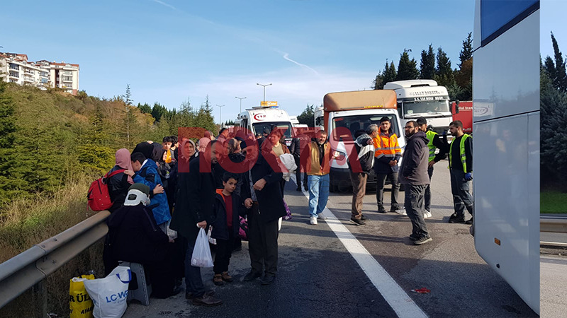 Yolcu otobüsü tırla çarpıştı:13 yaralı - Resim : 1