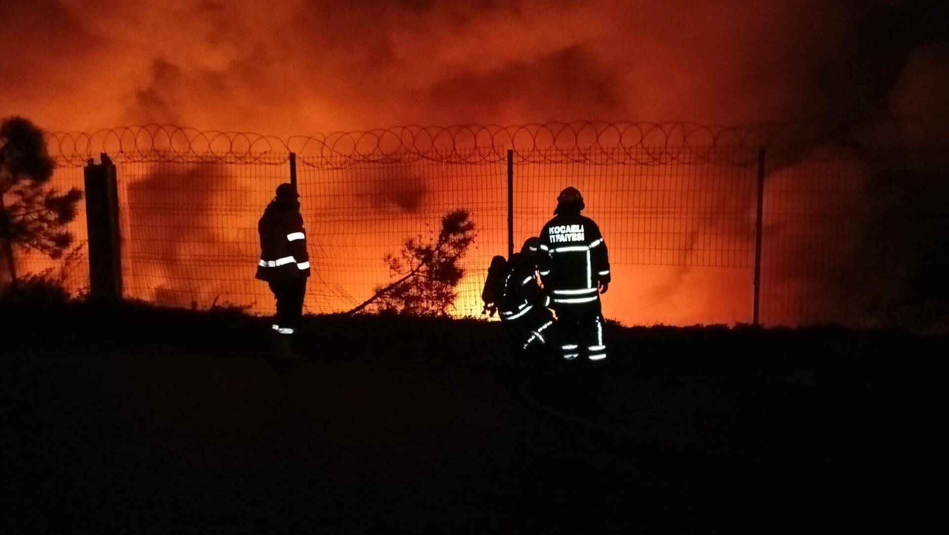 Gebze'deki palet fabrikasında büyük yangın: Diğer fabrikalara da sıçradı - Resim : 7