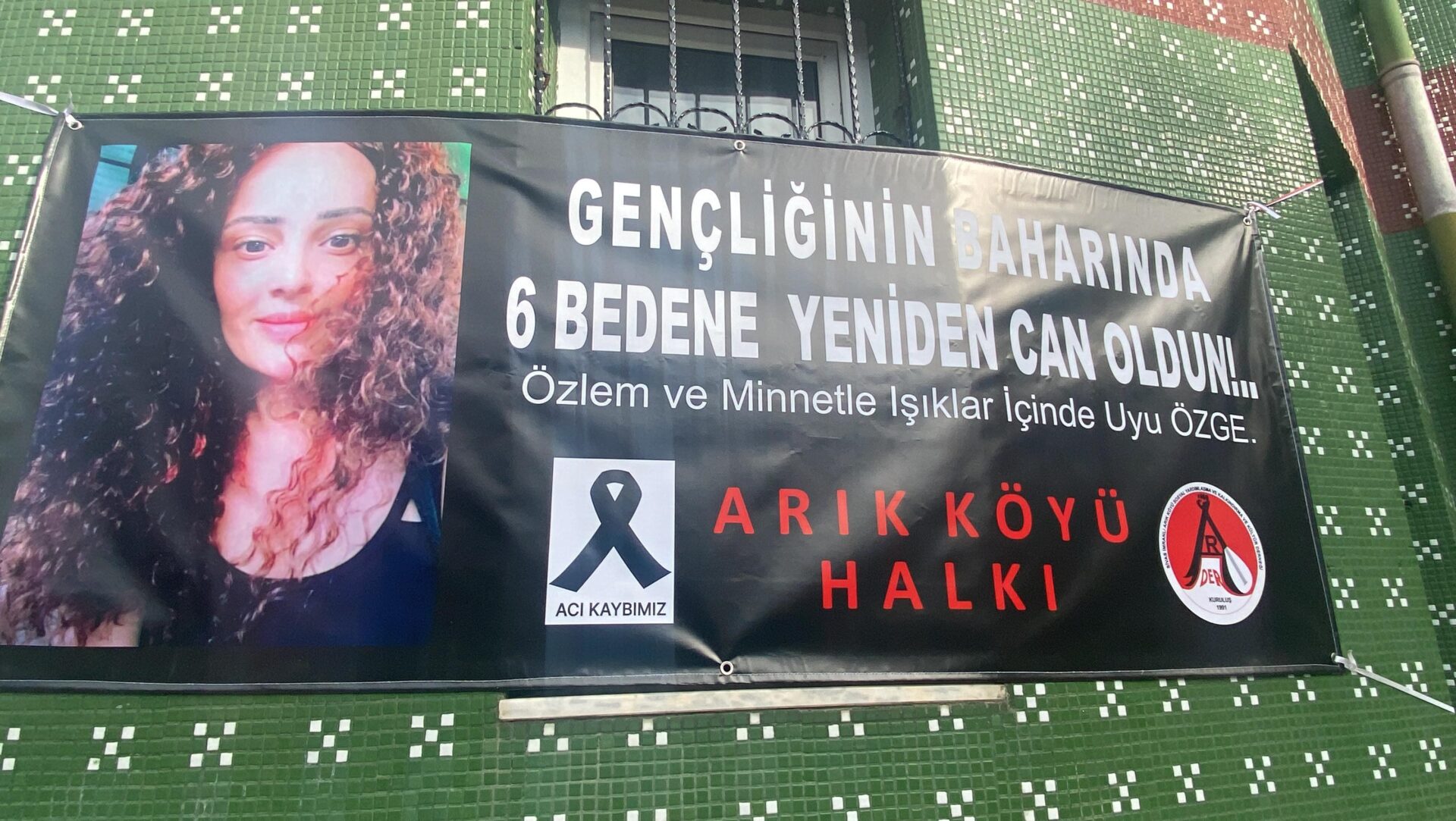 Özge Berber son yolculuğuna uğurlandı - Resim : 1