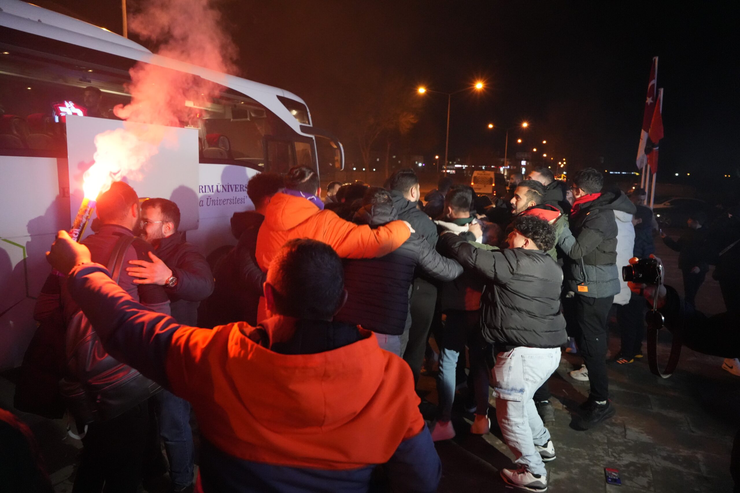 24Erzincanspor coşkuyla karşılandı! - Resim : 2