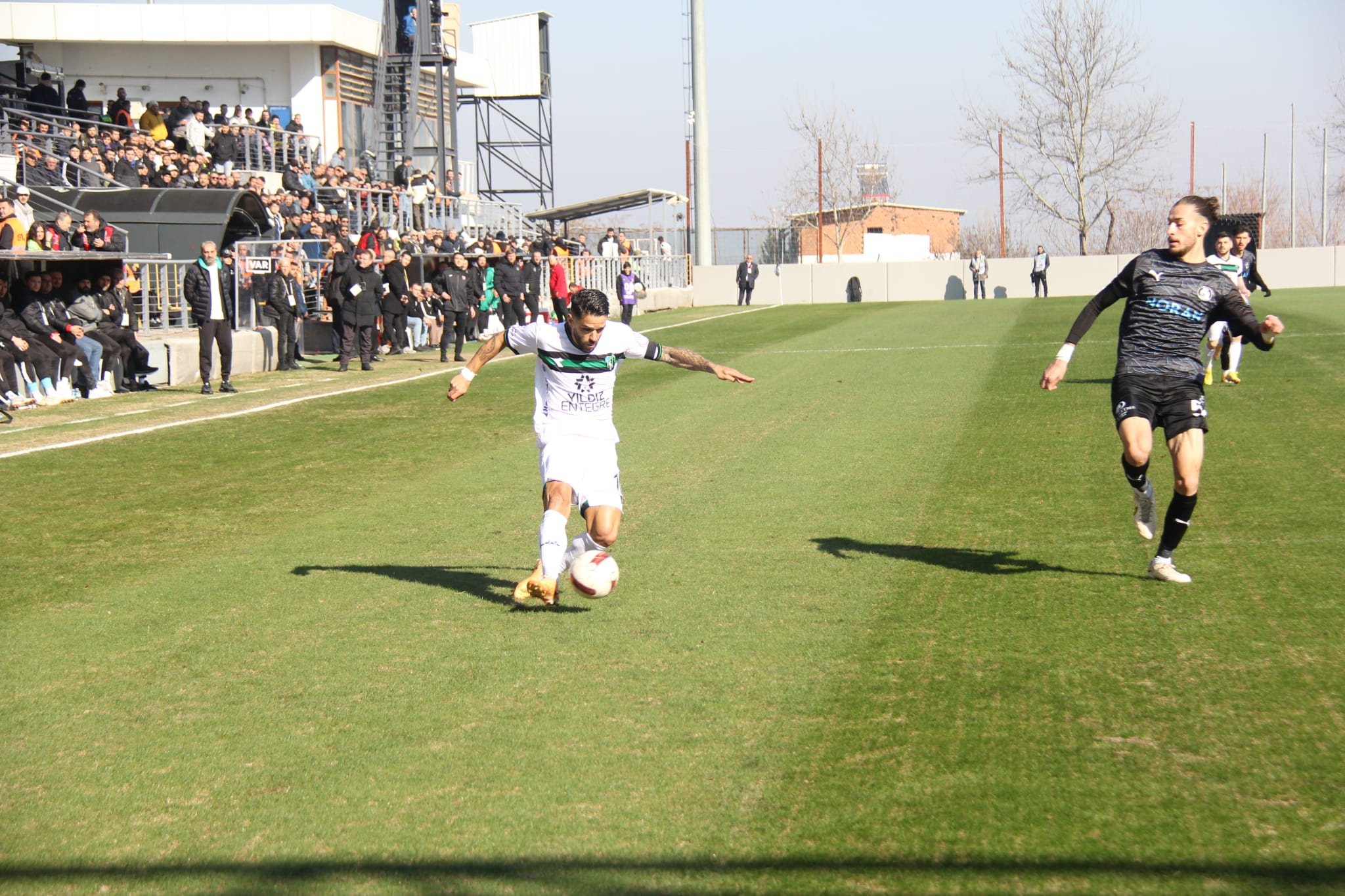 Manisa'da hakem rezaleti 2-1 - Resim : 16