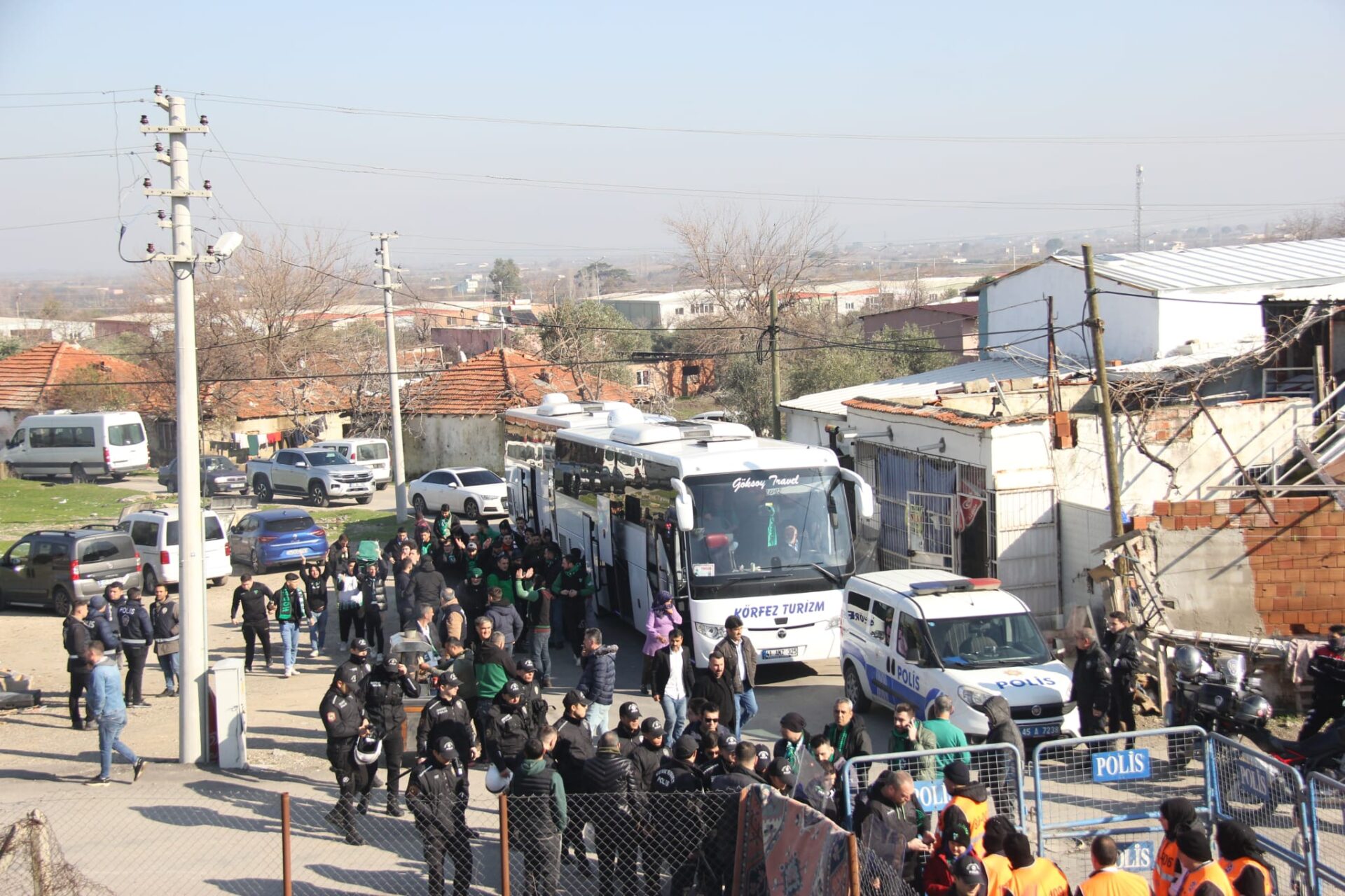 Manisa'da hakem rezaleti 2-1 - Resim : 4