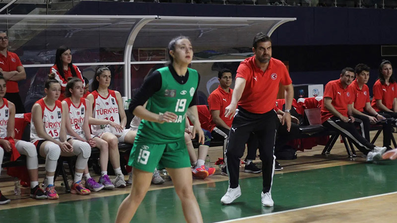 İzmit Belediyespor takımının koçu