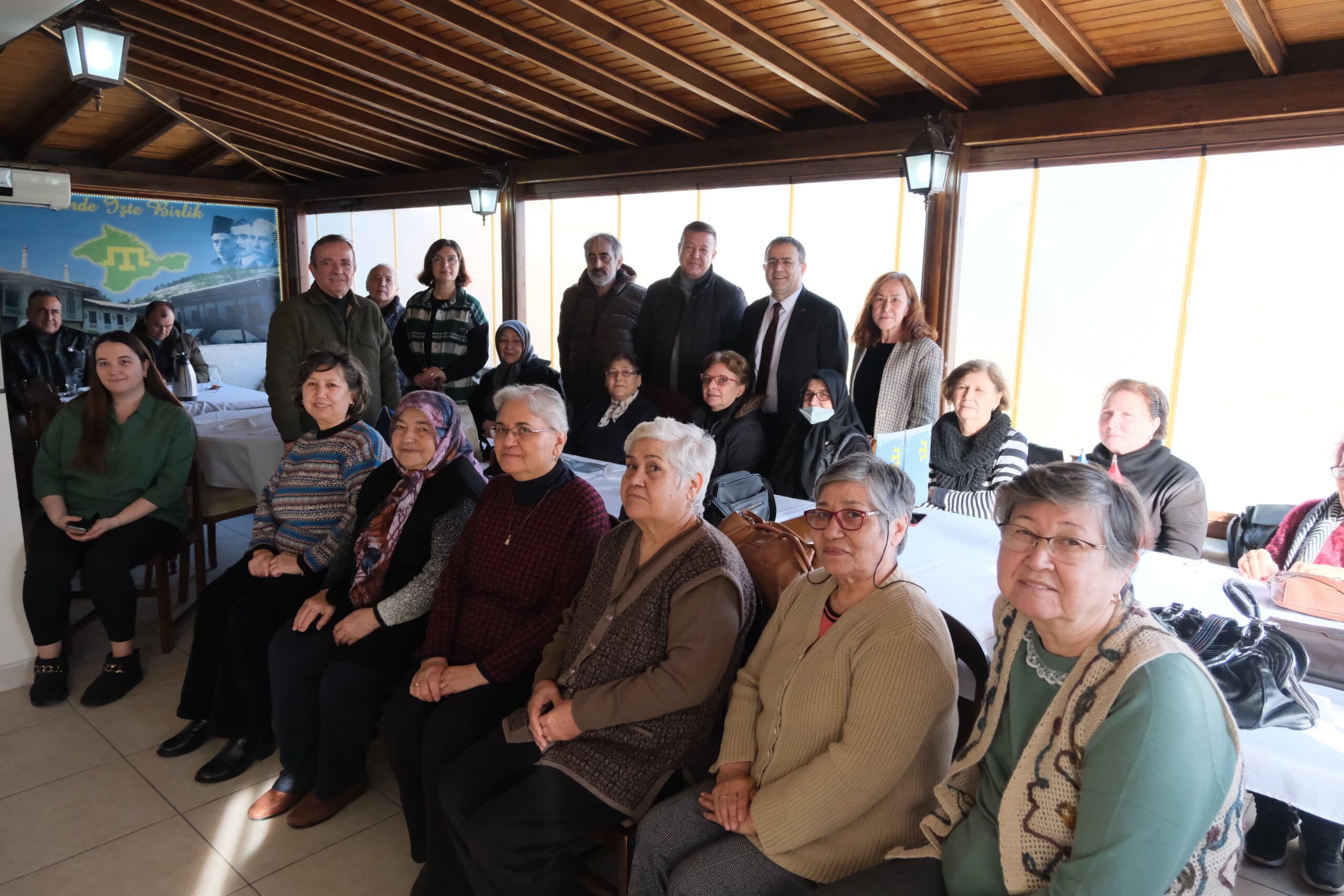 Sertif Gökçe, Kırım Türkleri ile bir arada - Resim : 2