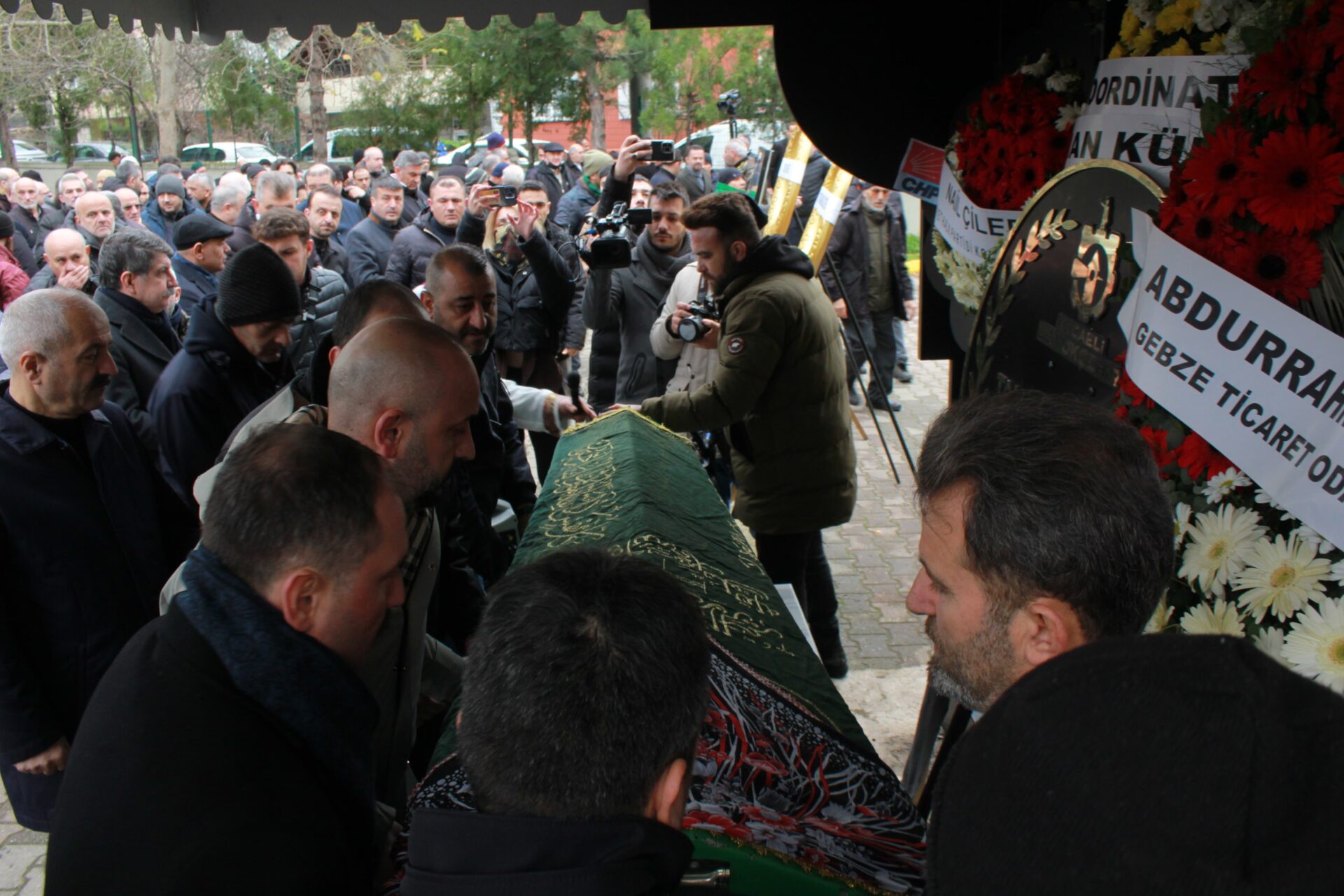 KOGACE Başkanı Cemal Kaplan’ın annesi Emine Kaplan son yolculuğuna uğurlandı - Resim : 5