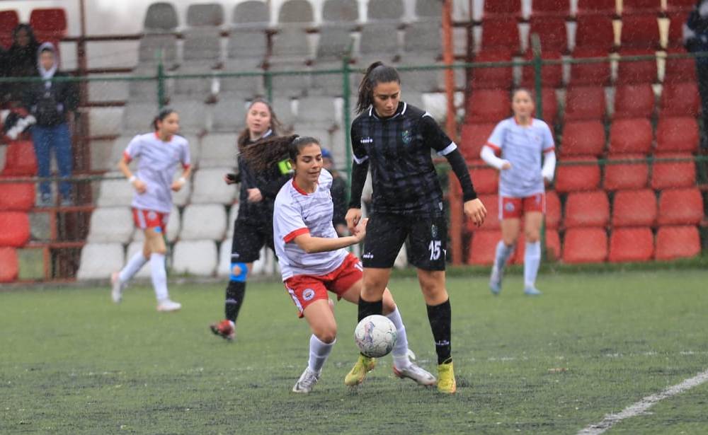 Bizim kızlar lideri salladı, yıkamadı! “0-2” - Resim : 7