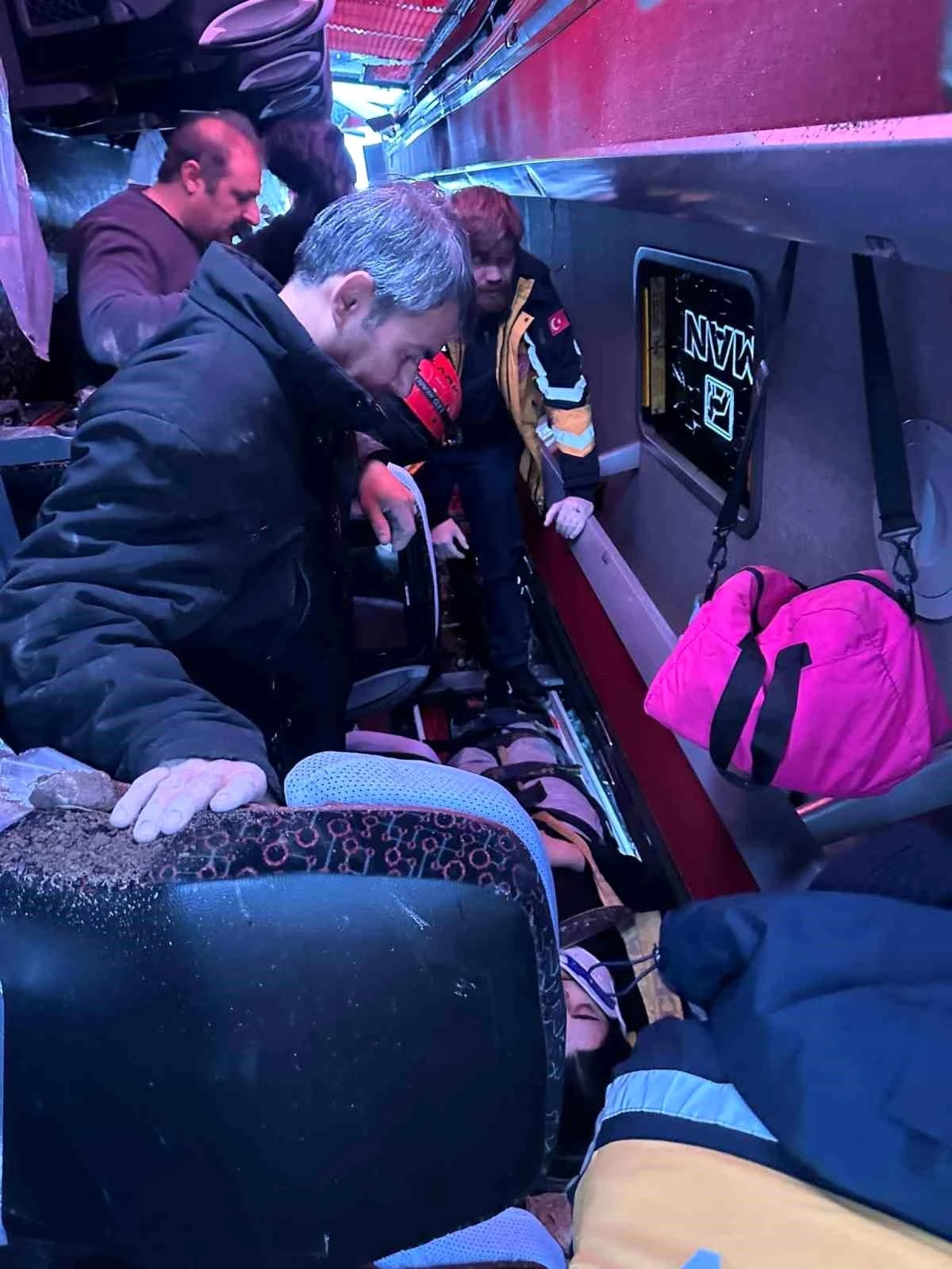 Ağrı’da İran uyruklu yolcuları taşıyan otobüs kaza yaptı: 11 yaralı