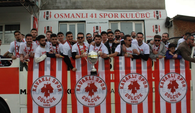 Kavaklıspor şampiyonluğu doyasıya kutladı