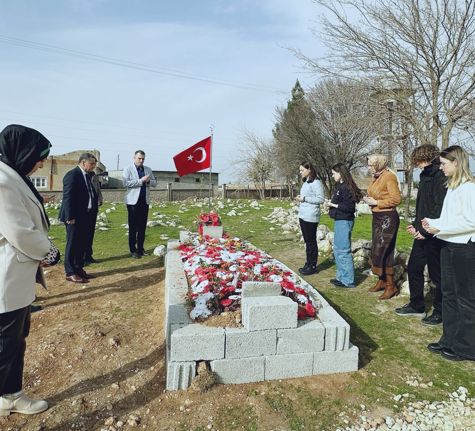 Lise öğrencilerinden şehit ailesine mektup: Şehit millettir, millet şehit! - Resim : 3