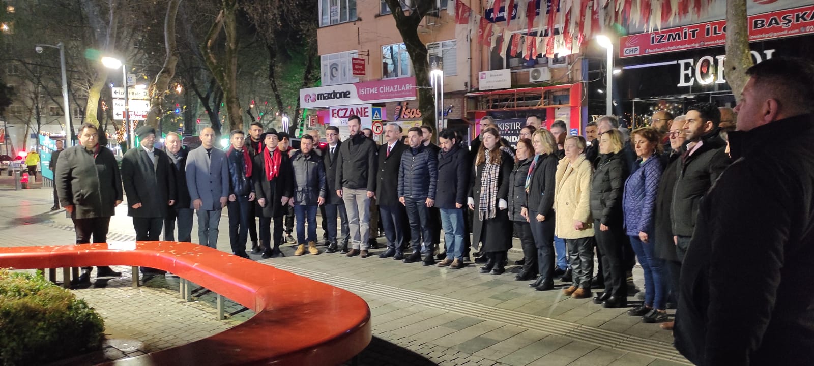 CHP gece yarısı deprem şehitlerini andı - Resim : 2