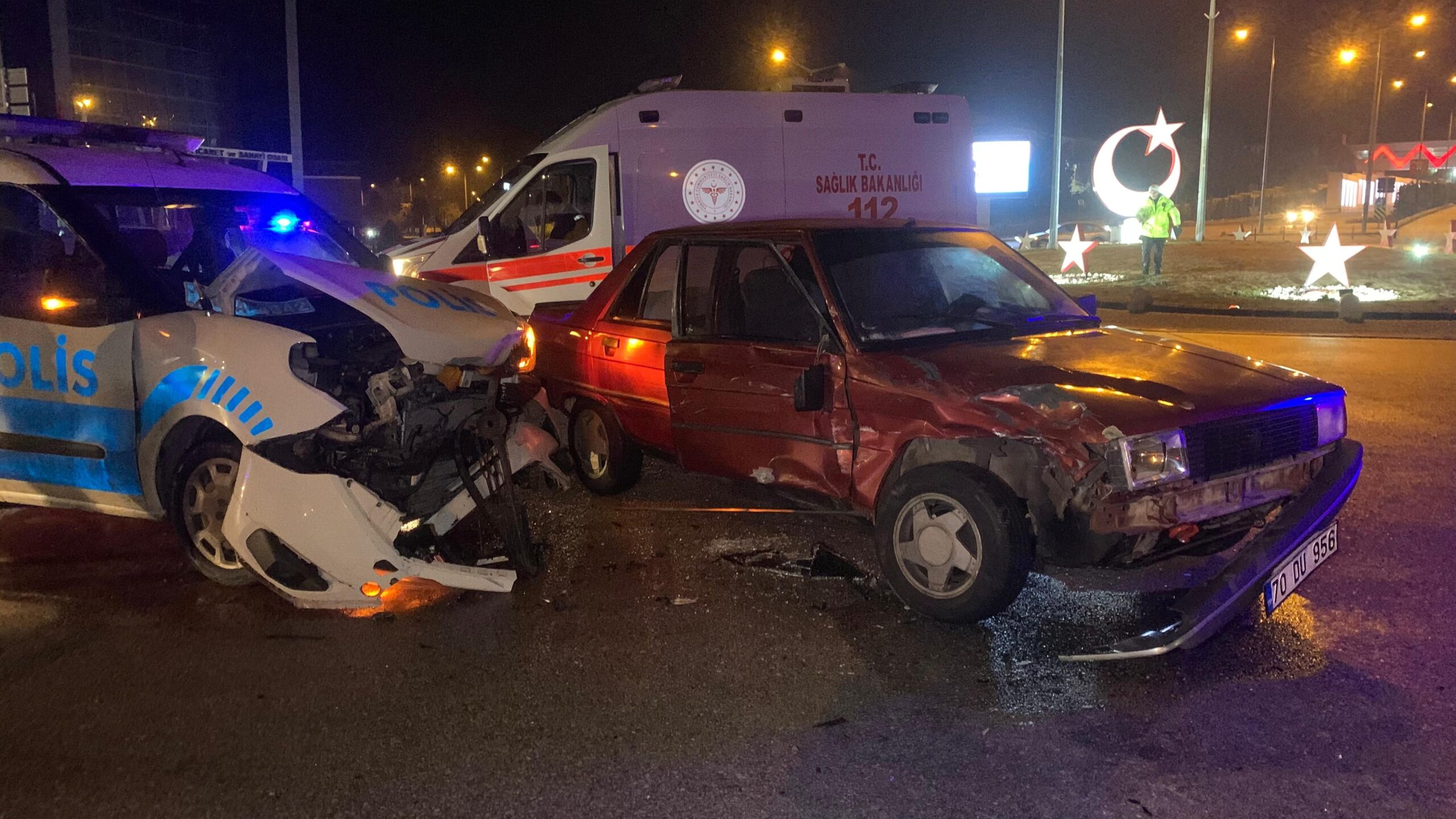 Feci kaza! Polis aracı ve otomobil çarpıştı - Resim : 1