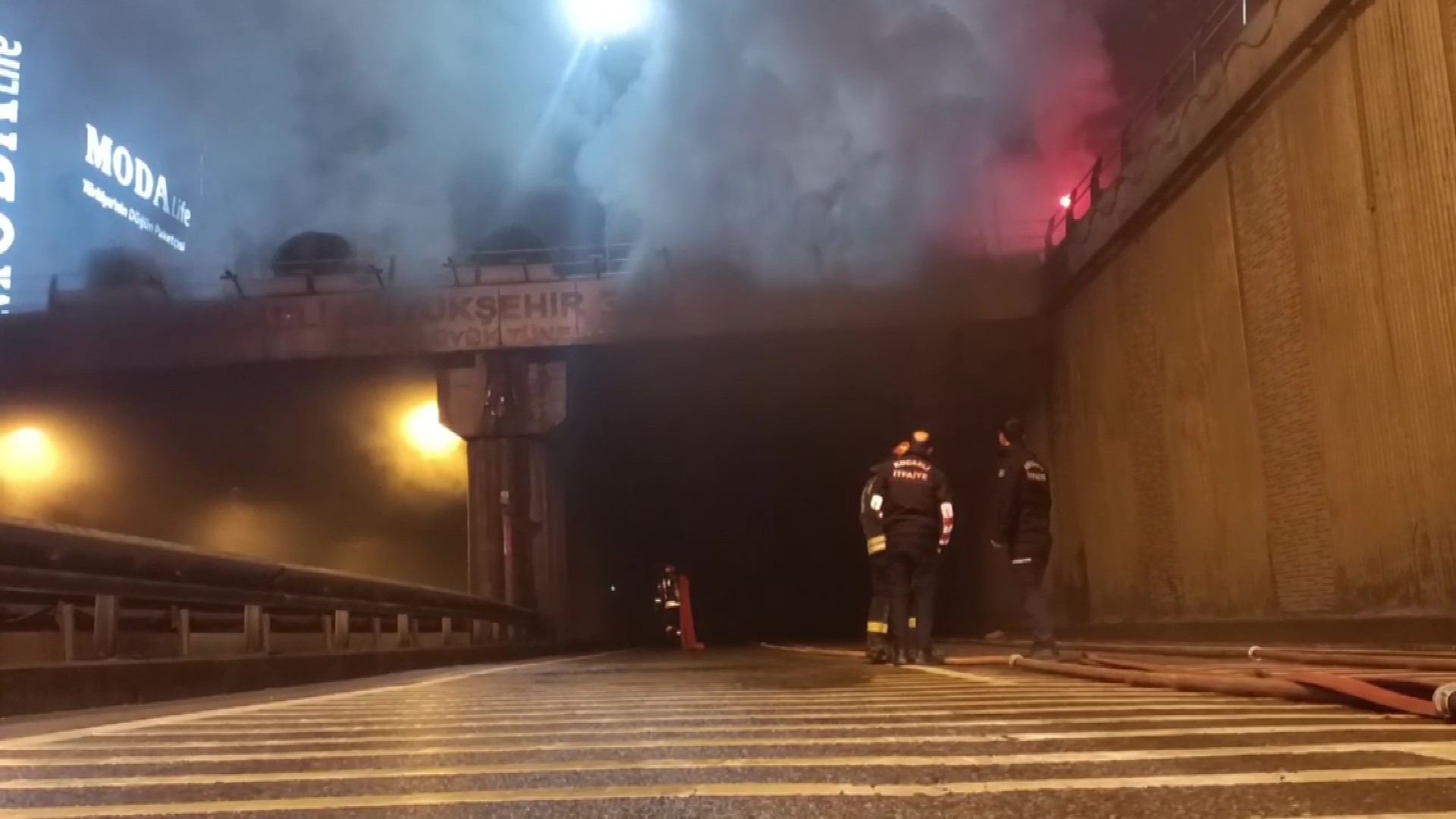 Kocaeli haber - İzmit'te halk otobüsü yandı, sadece iskeleti kaldı - Resim : 3