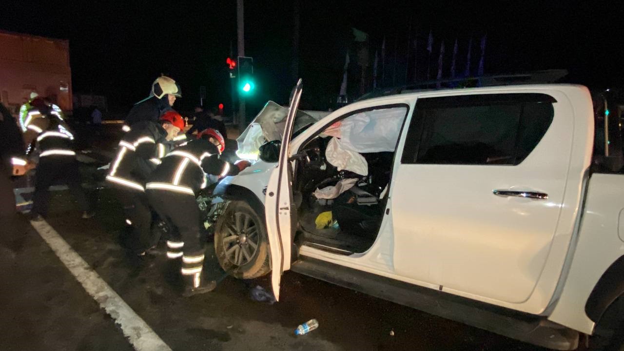 Kamyona arkadan çarptı! 1'i ağır 3 yaralı! - Resim : 4