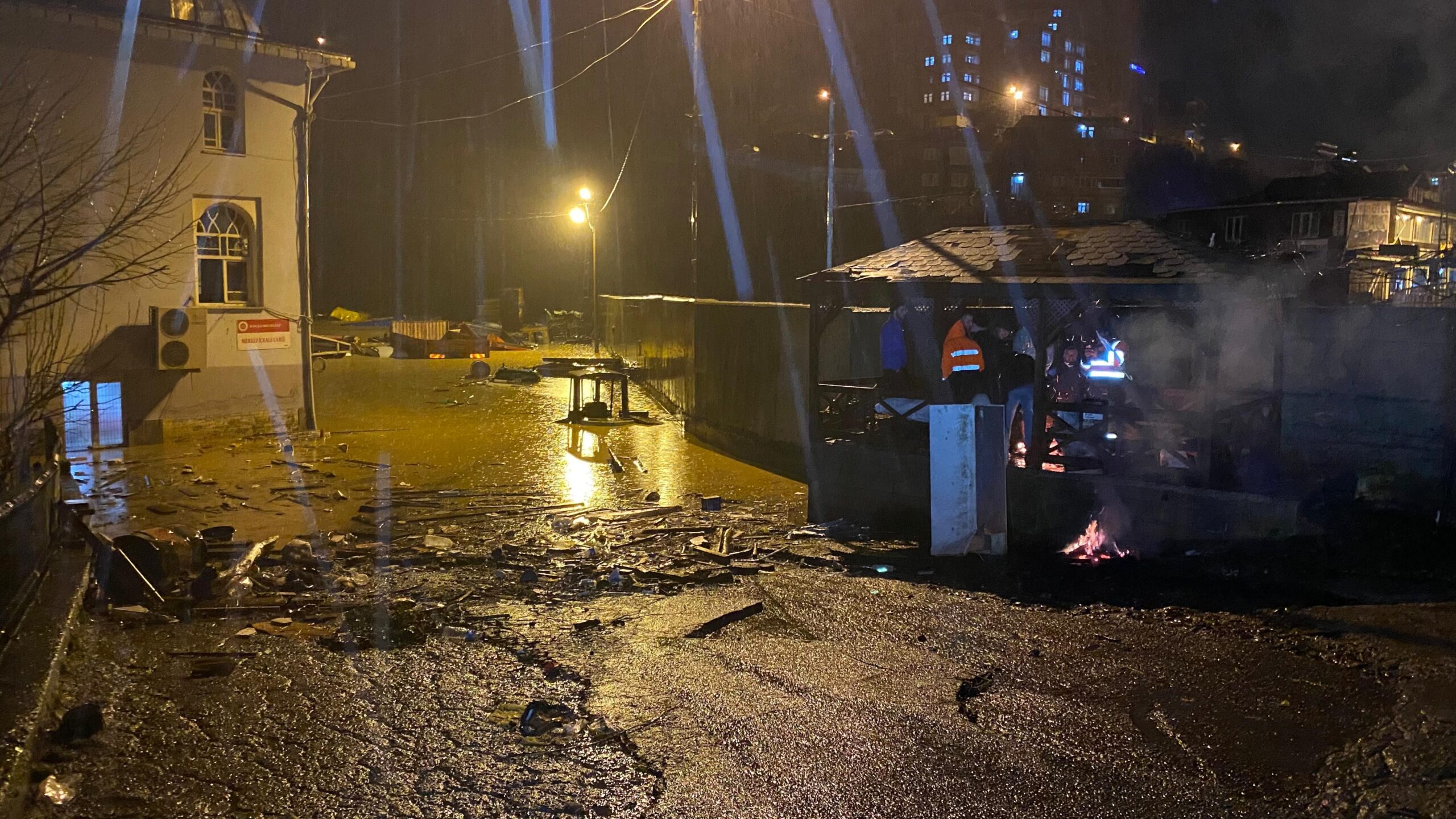 Artvin'de sel mağdurları kesin çözüm bekliyor! - Resim : 3