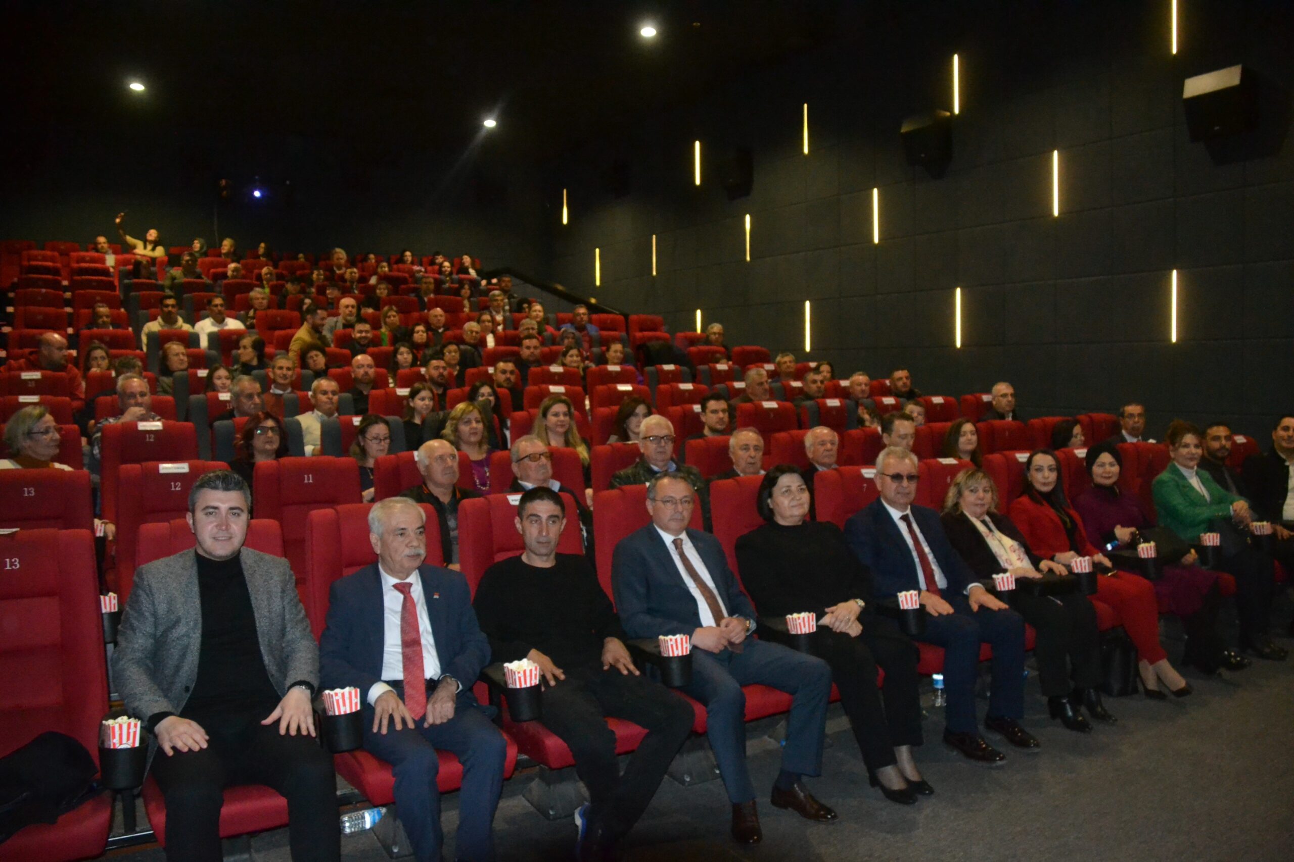 Sadık Ahmet'in filminde duygu dolu anlar yaşandı - Resim : 1