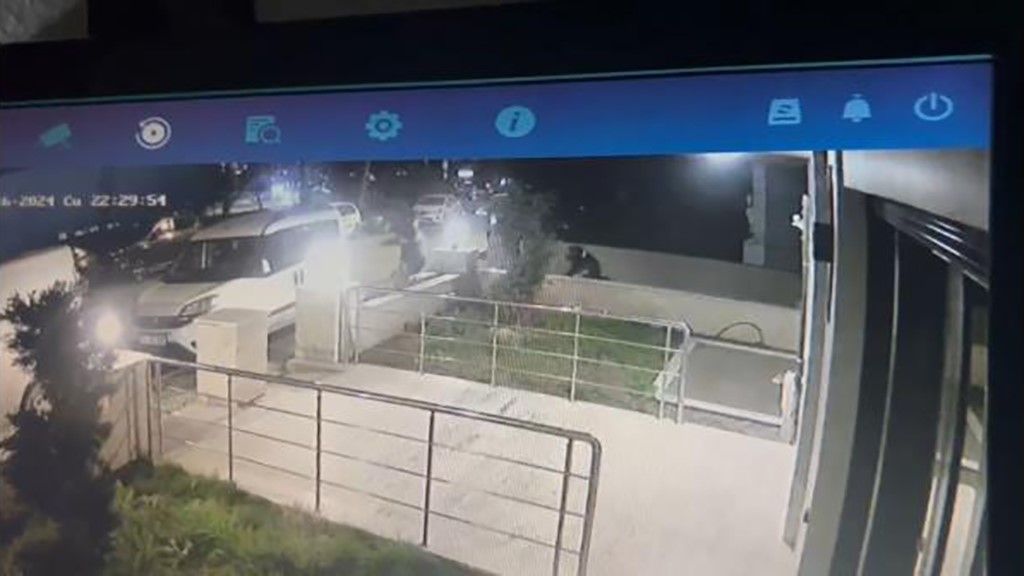 Pendik Kaymakamlığı lojmanına motorsikletli