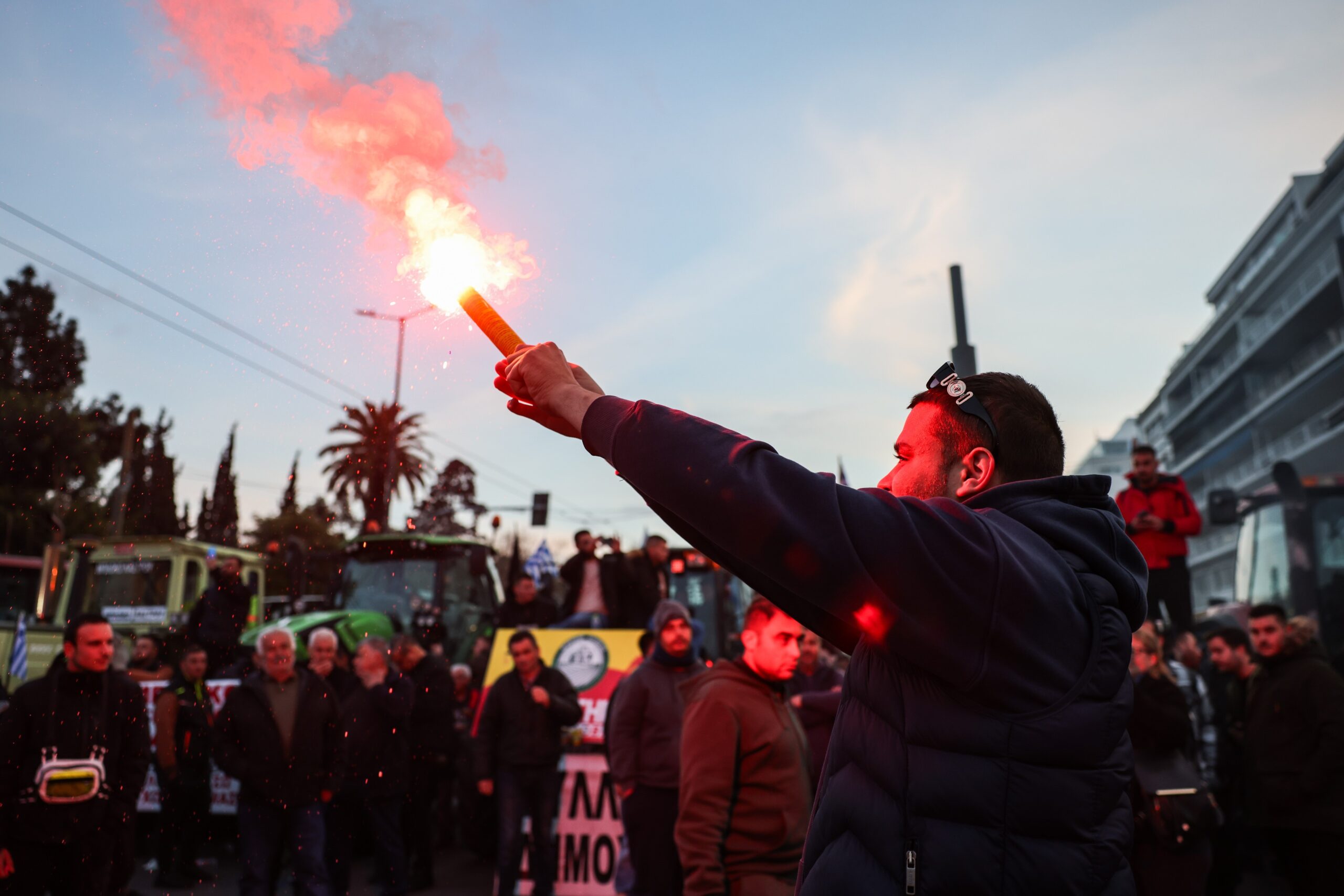 Yunanistan'da binlerce çiftçi sokağa döküldü - Resim : 5