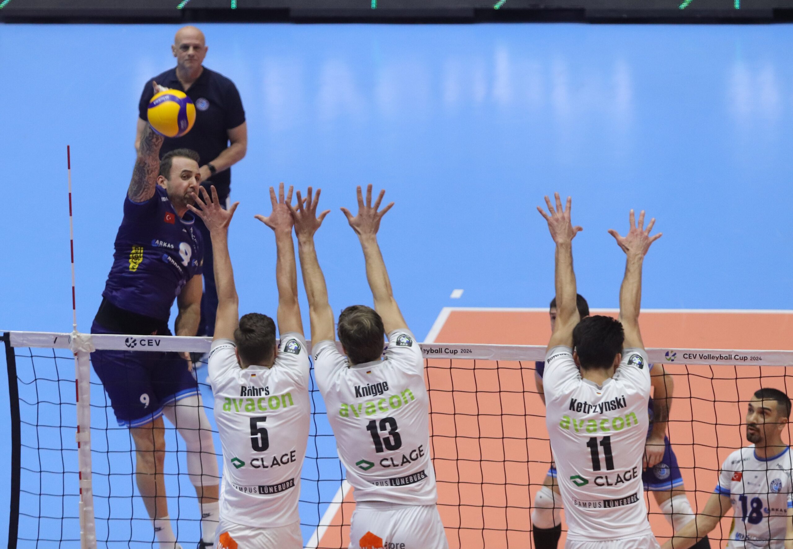 CEV Volleyball Cup'da Arkas Spor galip geldi - Resim : 3