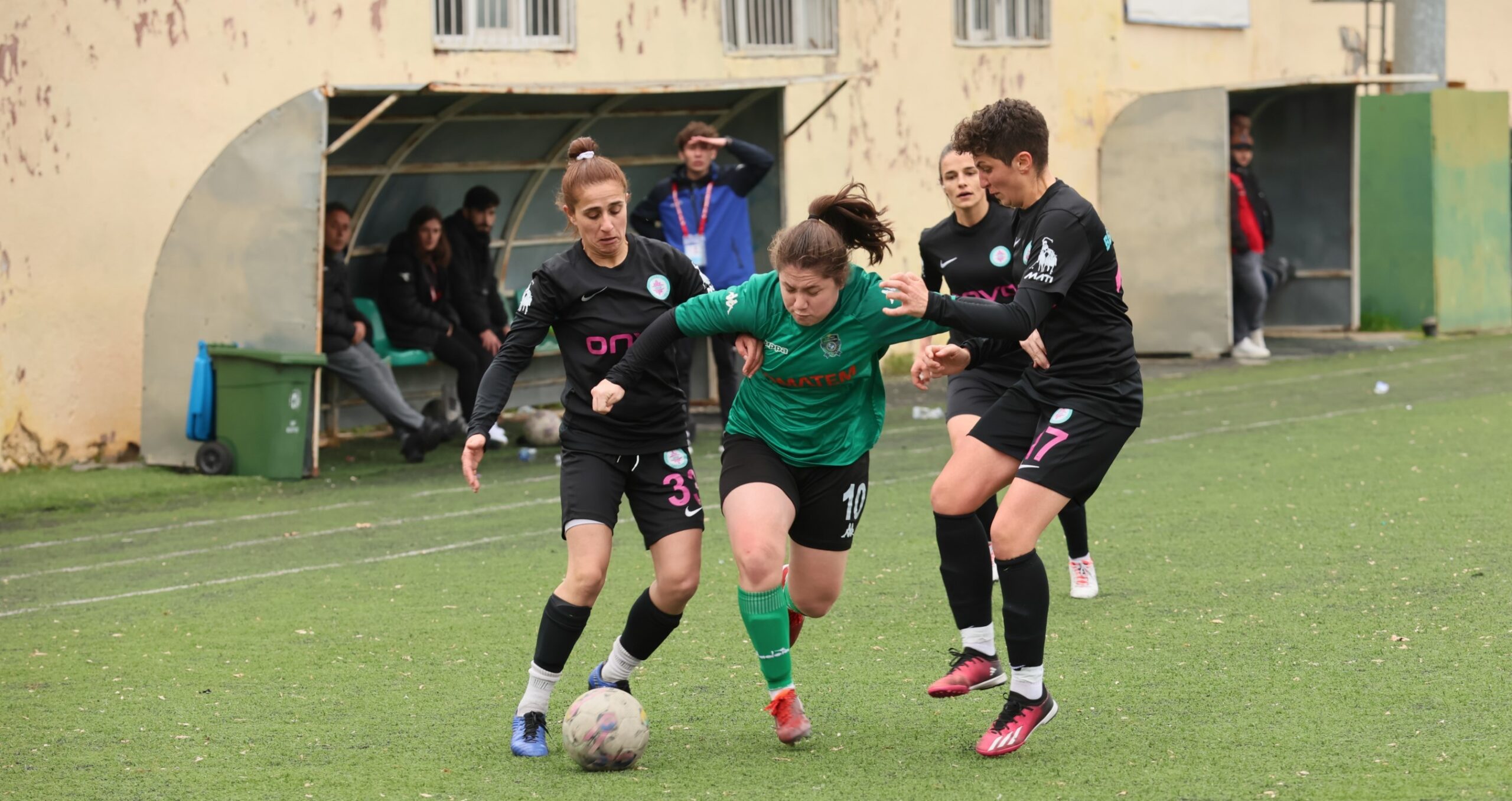 Bizim kızlar Play-Off’un kıyısında! - Resim : 4