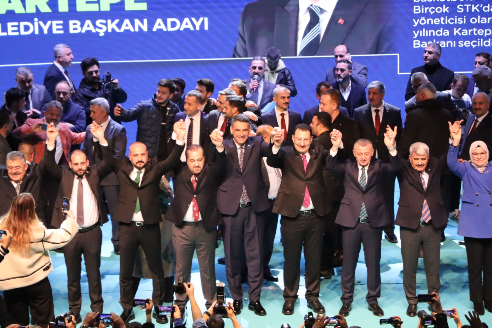 AK Parti adaylarını tanıttı! Salona sığmadılar - Resim : 9