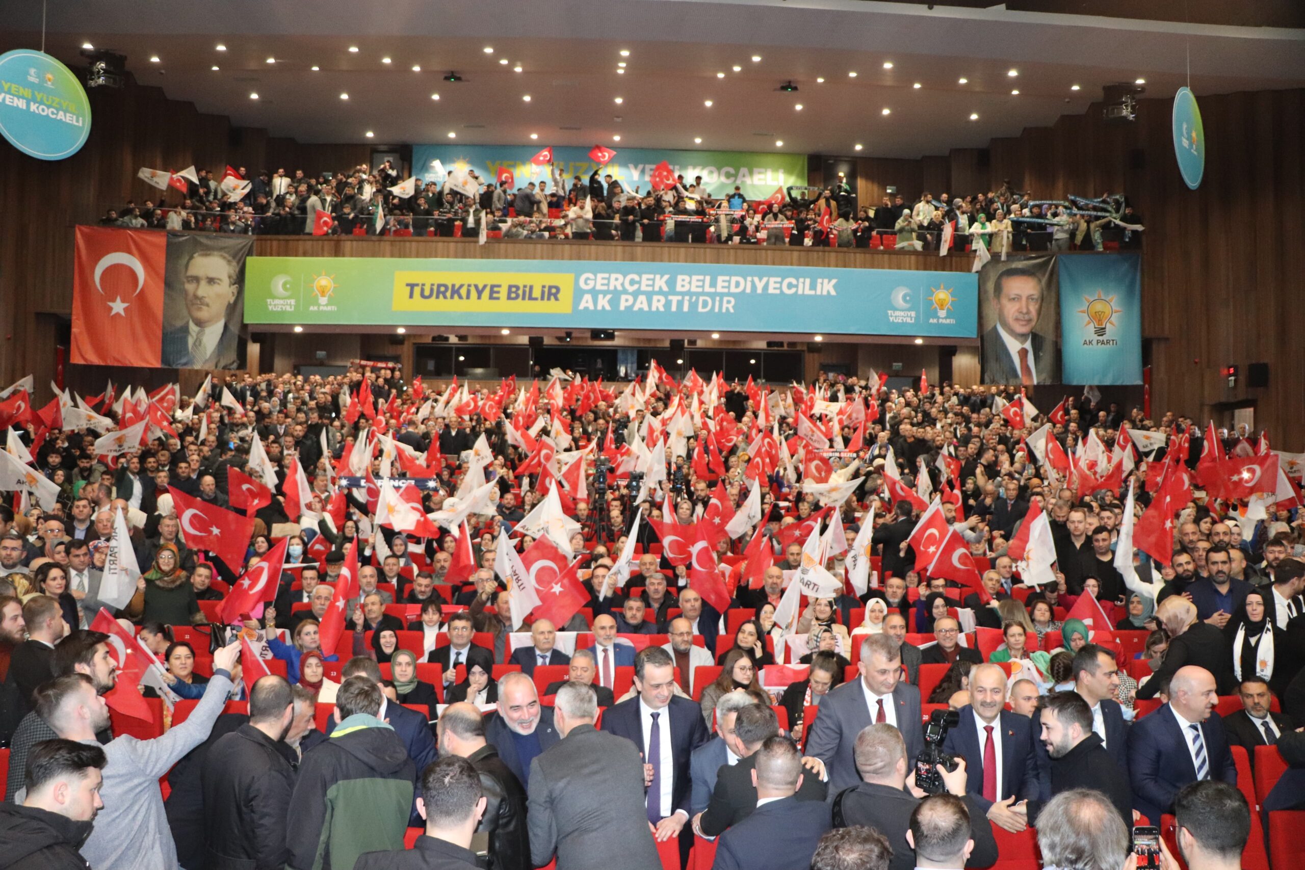 AK Parti adaylarını tanıttı! Salona sığmadılar - Resim : 7