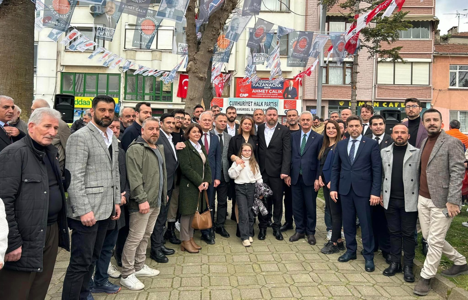 İYİ Parti’den CHP’ye güçlü transfer: Ahmet Çakmak meşalelerle karşılandı - Resim : 2