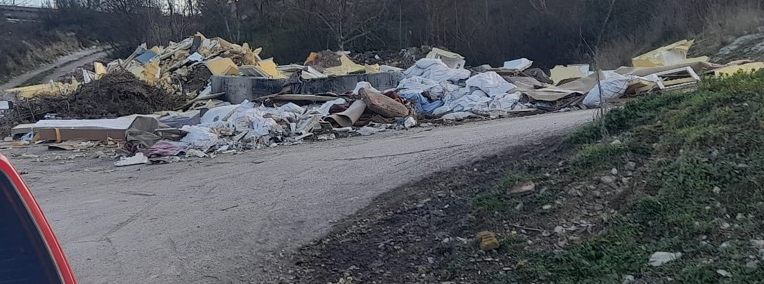 Vatandaş isyan etti: Kuruçeşme'nin arkası çöp yuvası! - Resim : 1