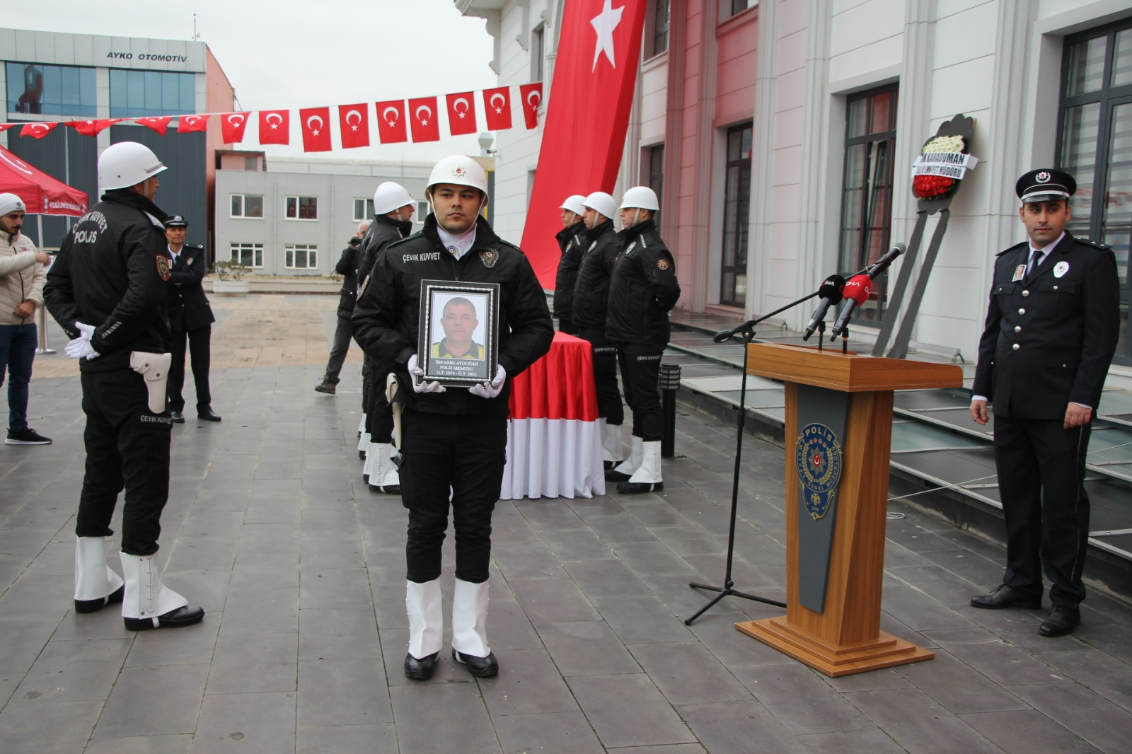 Polis Memuru İbrahim Ayduğan'a hüzünlü veda! - Resim : 4