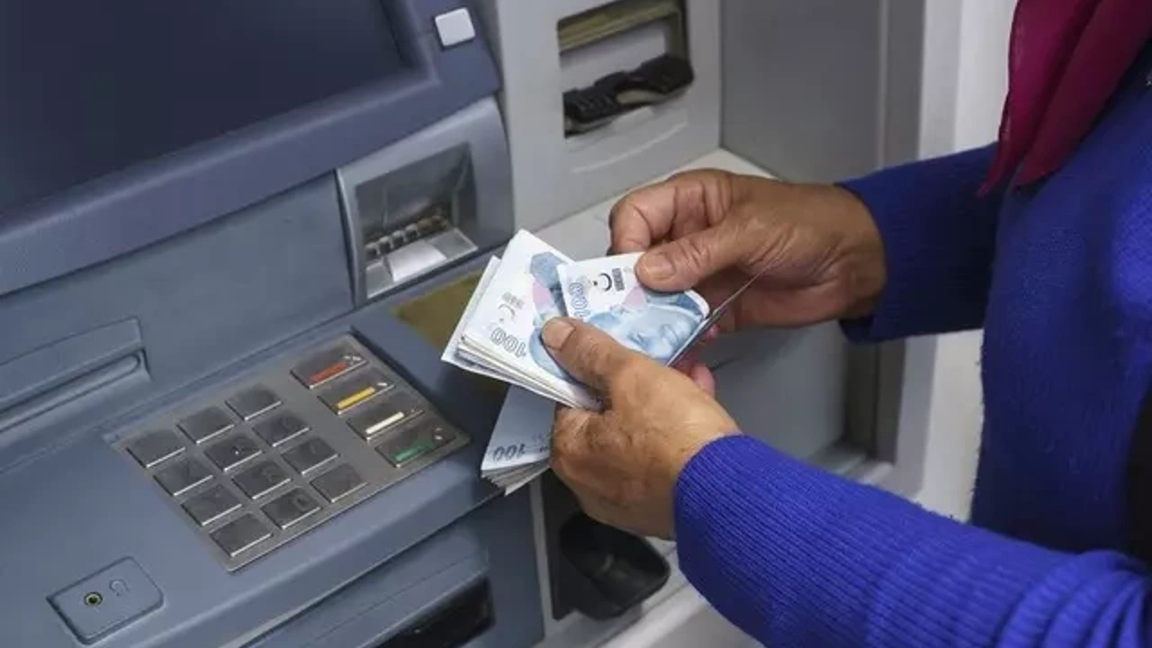 ATM’lerde yeni dönem: 5 değil, 10 değil, 15 bin - Resim : 1