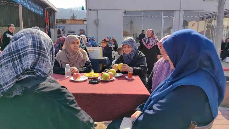 Osmanlı’dan miras gelenek: Kadınlar kahvede, erkekler evde! - Resim : 1