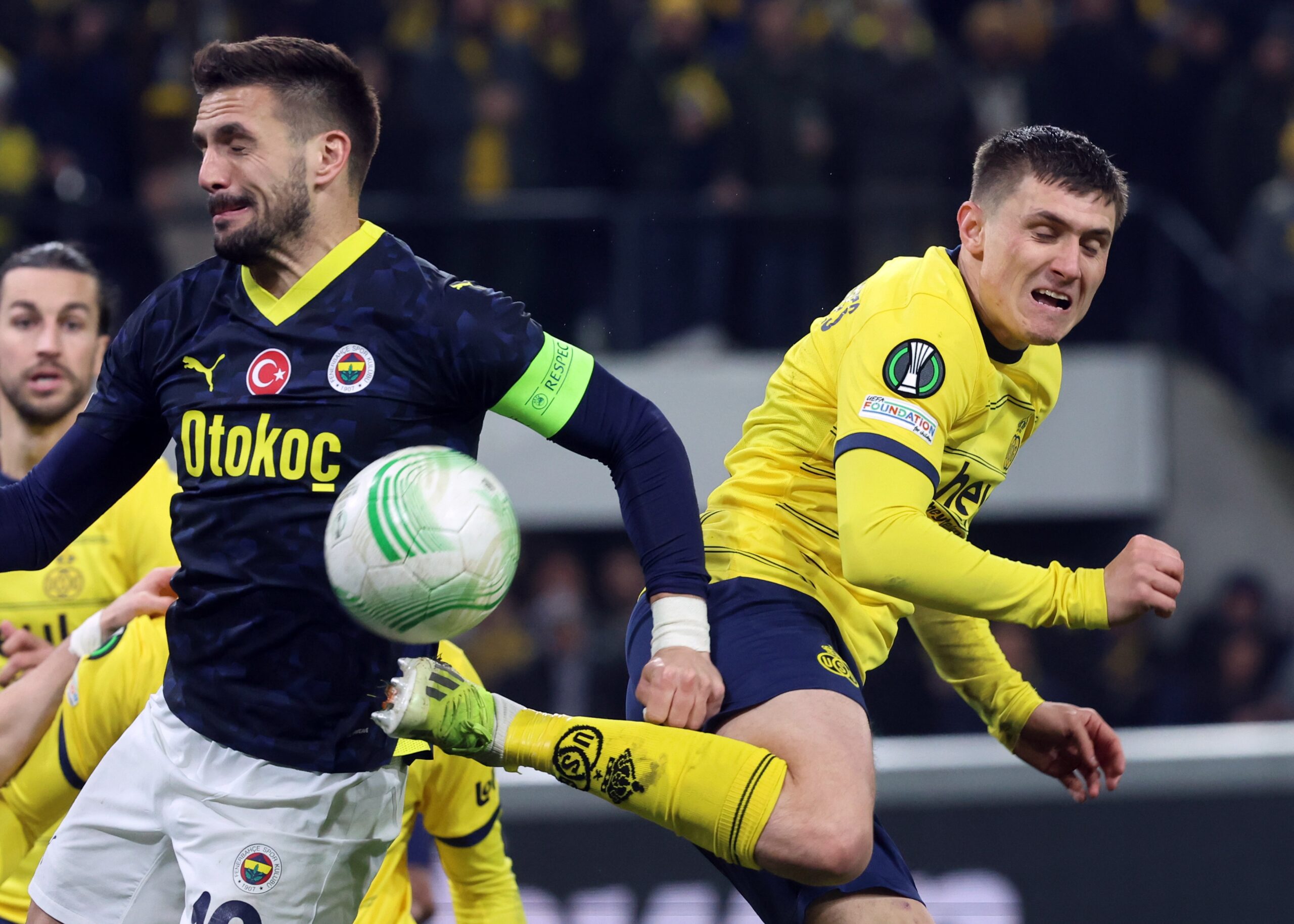 Fenerbahçe çeyrek final kapısını araladı "0-3" - Resim : 3