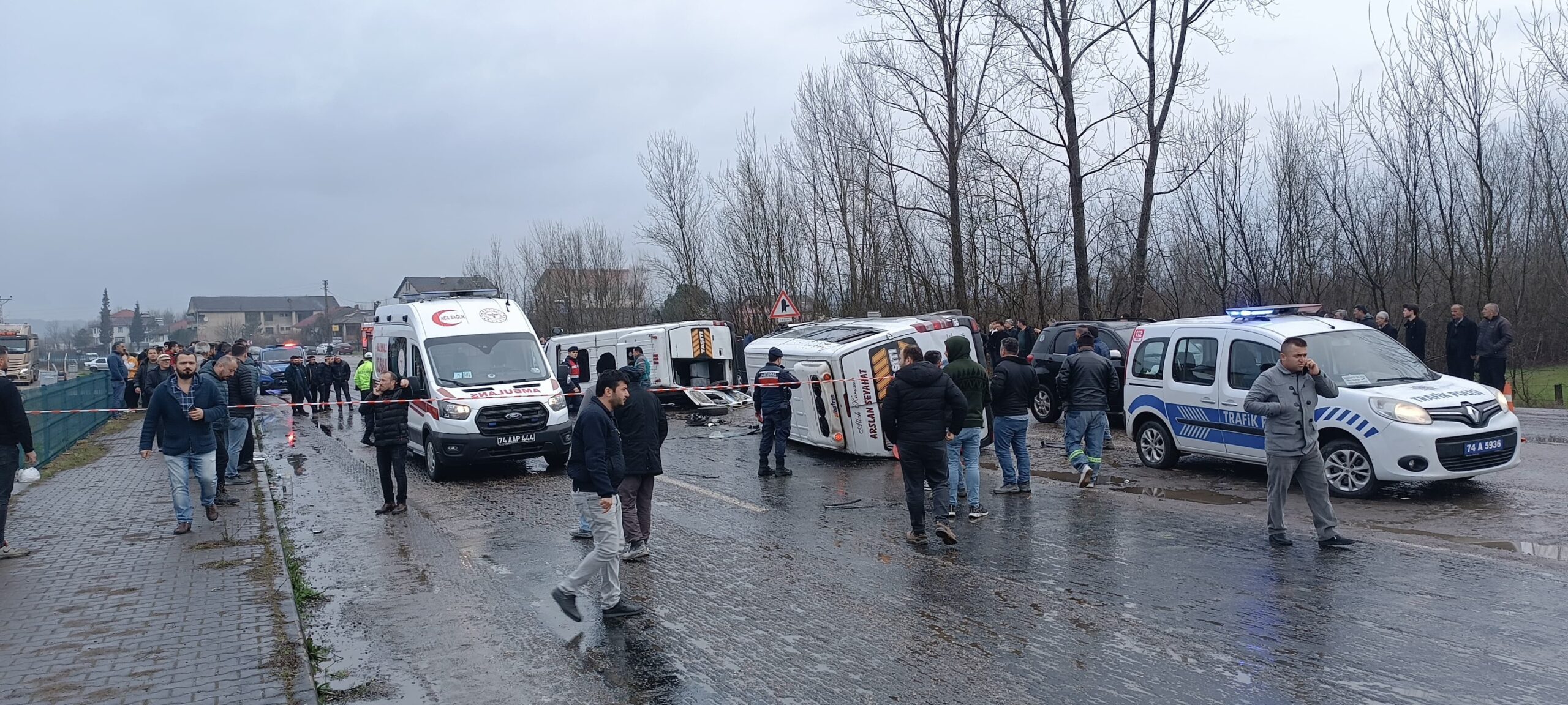 Feci kaza! İşçi servisleri çarpıştı çok sayıda yaralı var.. - Resim : 2