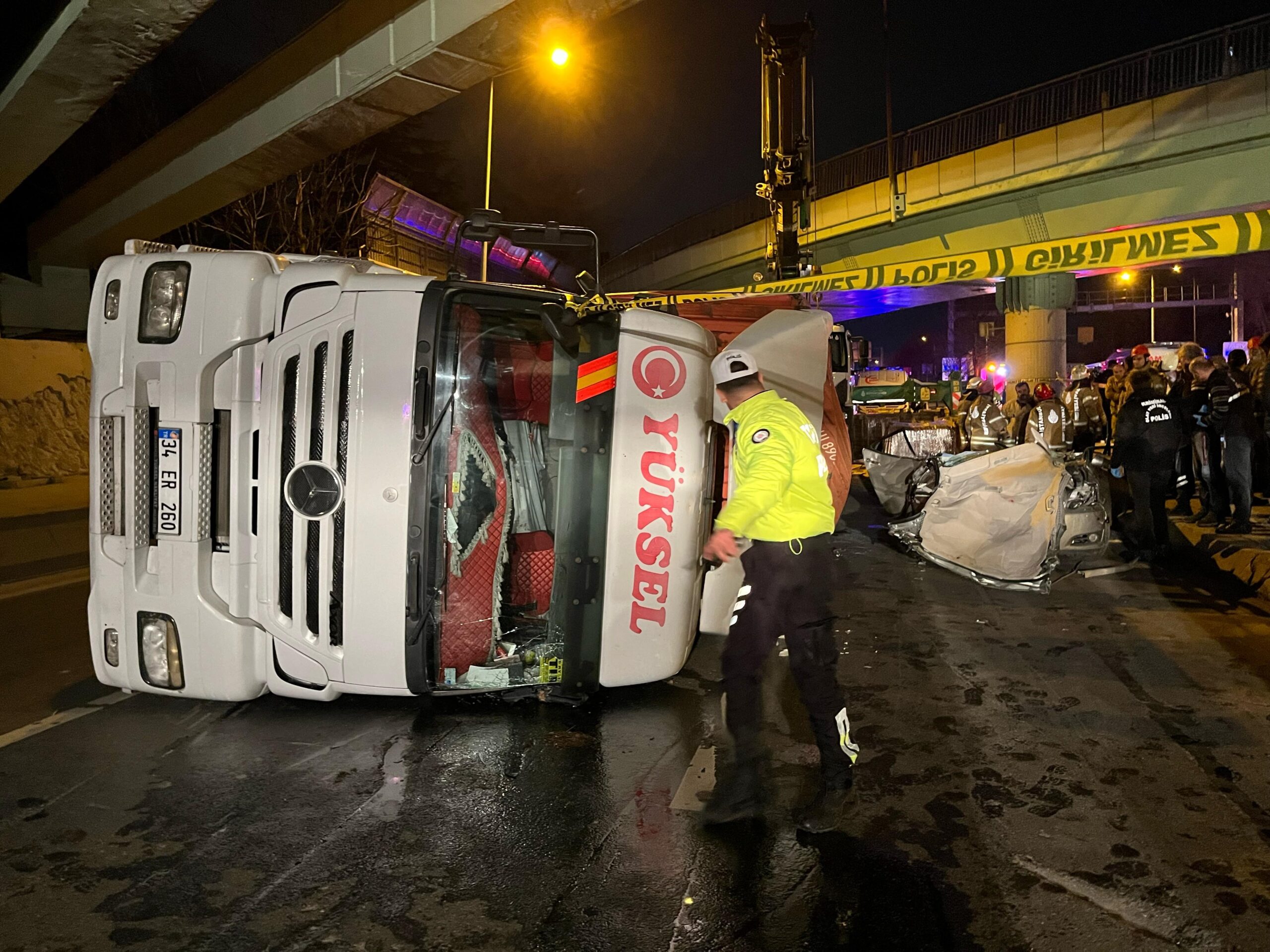 Bakırköy'de katliam gibi kaza: 4 ölü - Resim : 2