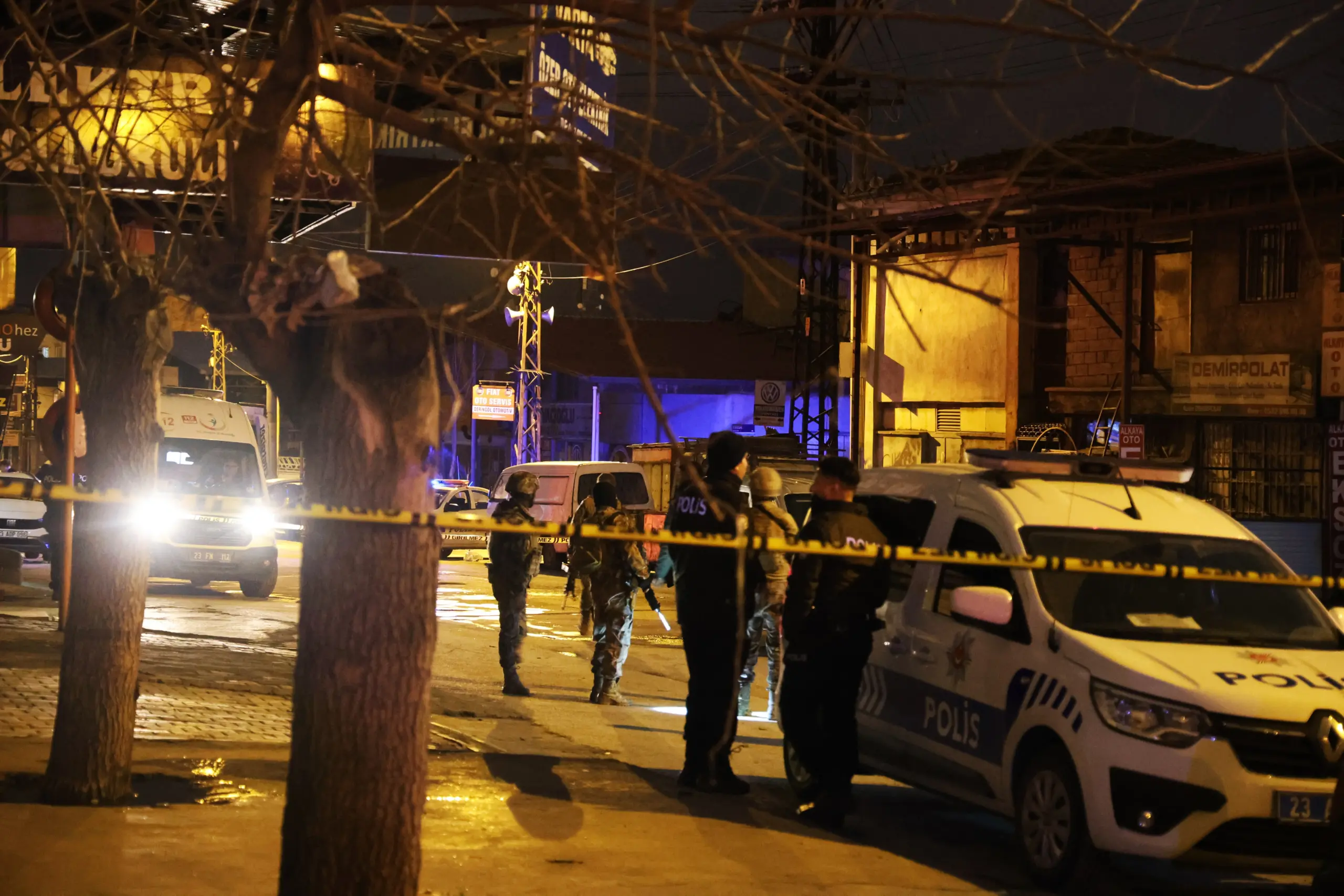 Aksiyon filmlerini aratmayacak olay! Silahlı şahıs 7 saat boyunca polise direndi - Resim : 5