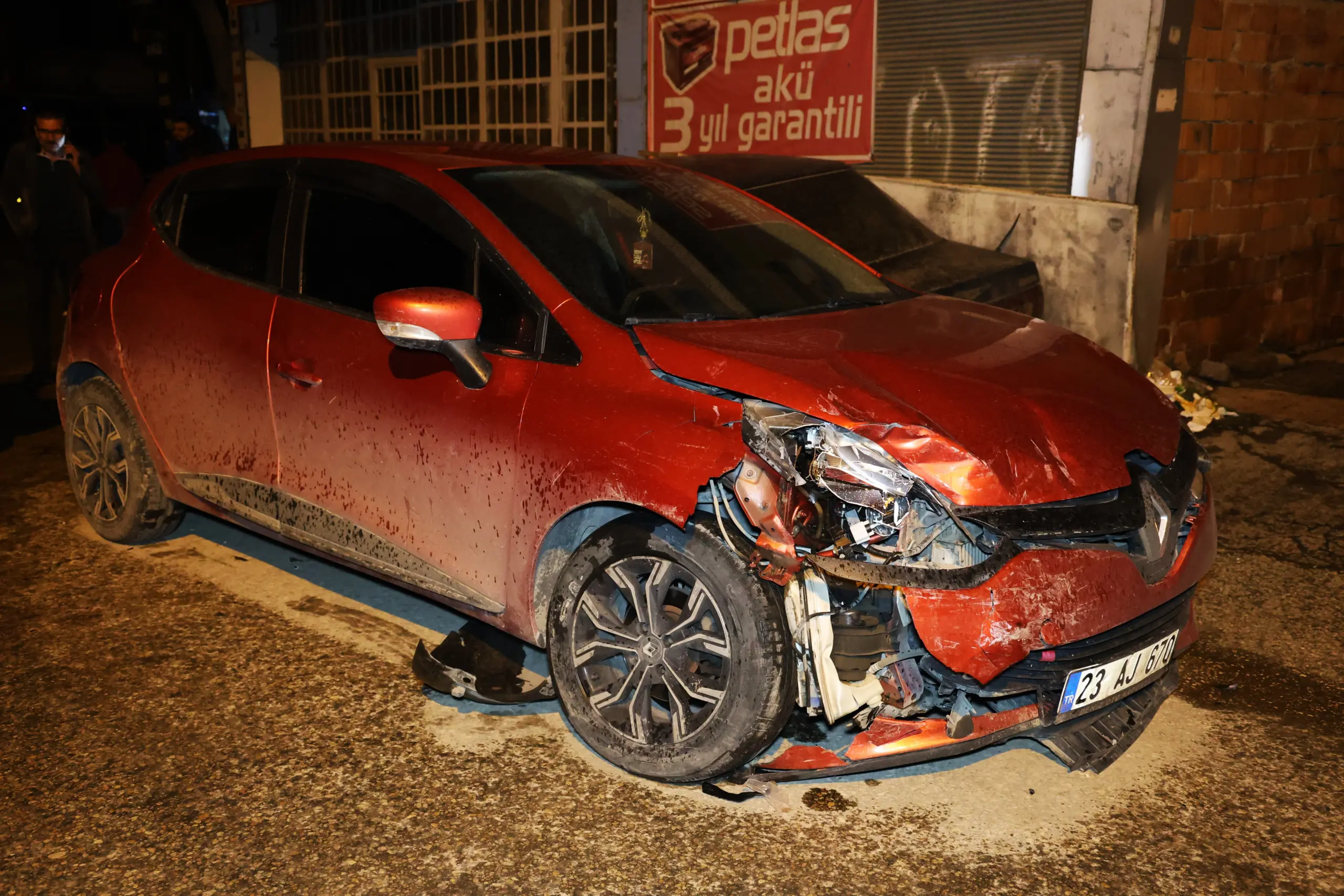 Aksiyon filmlerini aratmayacak olay! Silahlı şahıs 7 saat boyunca polise direndi - Resim : 1