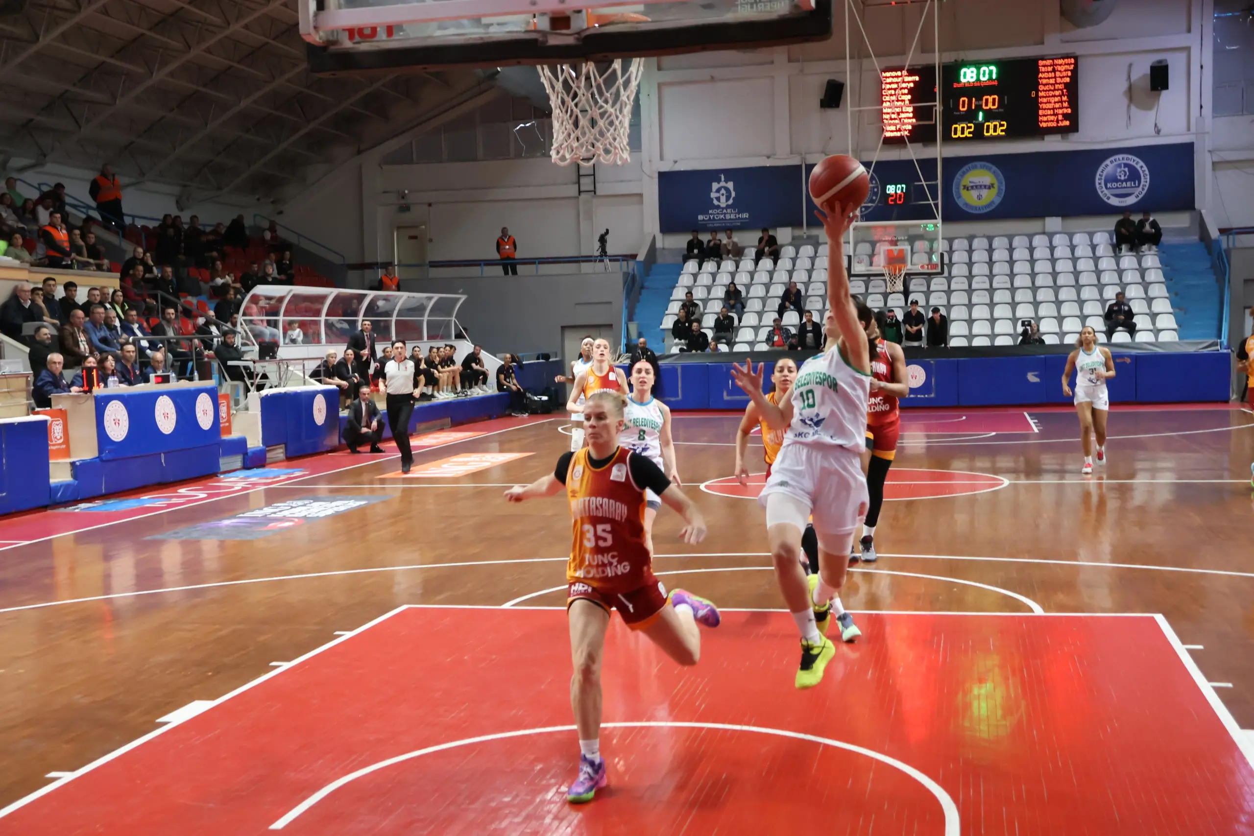 Periler hakem kurbanı! 75-78 - Resim : 1