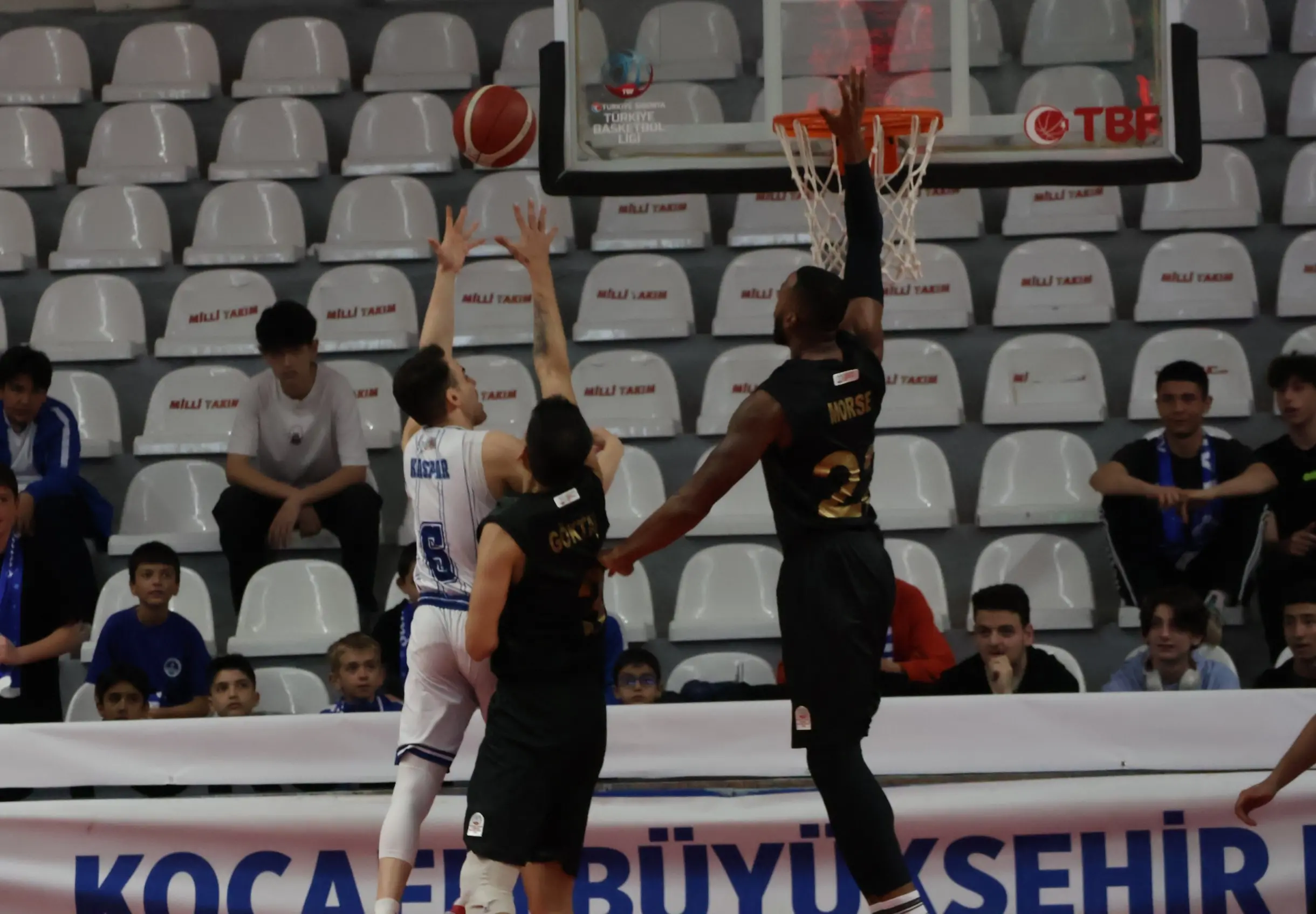 Kağıtspor serbest atış kurbanı! “82-85” - Resim : 7