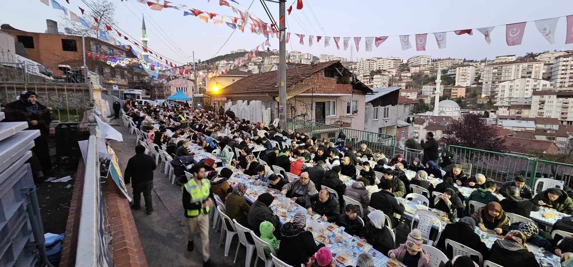 Binler katıldı: Gültepe'de iftar bir başka! - Resim : 1