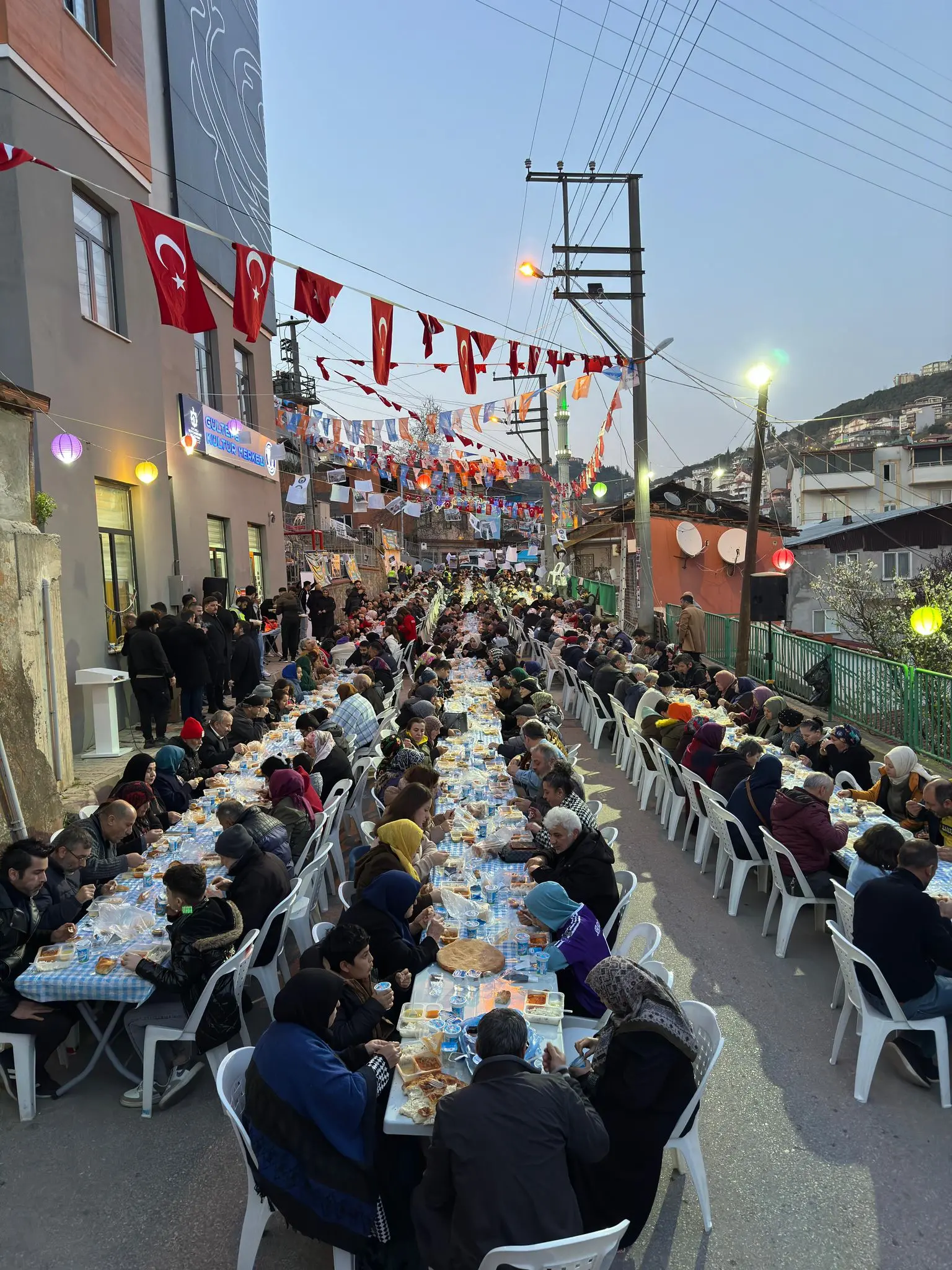 Binler katıldı: Gültepe'de iftar bir başka! - Resim : 6