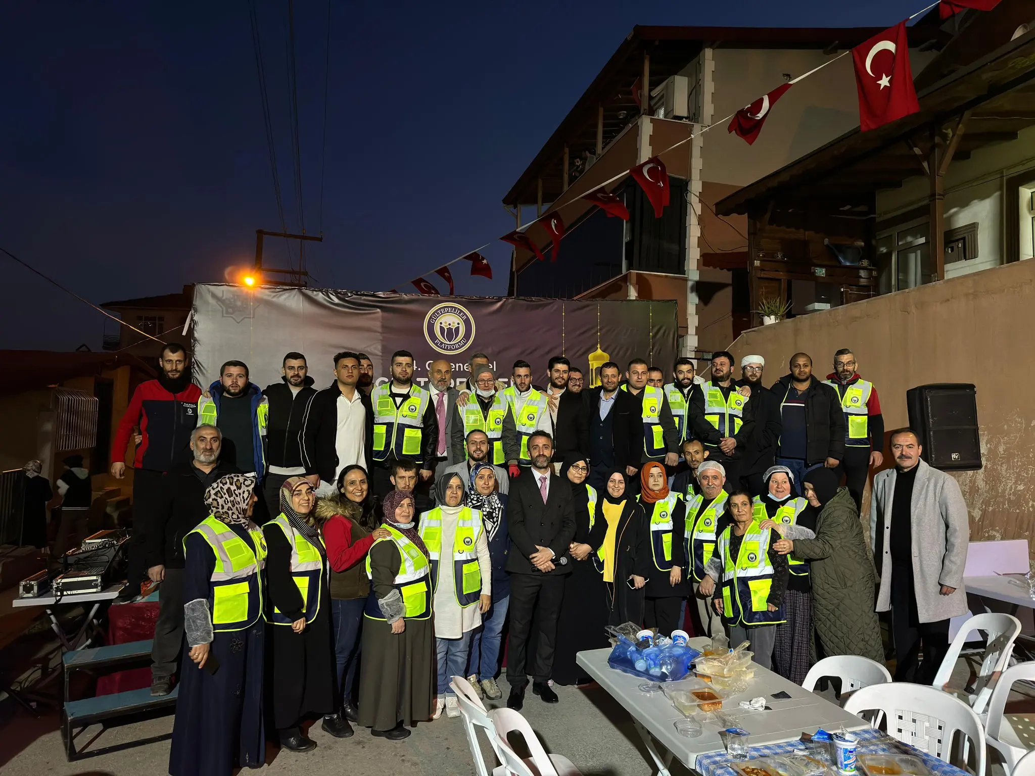 Binler katıldı: Gültepe'de iftar bir başka! - Resim : 5