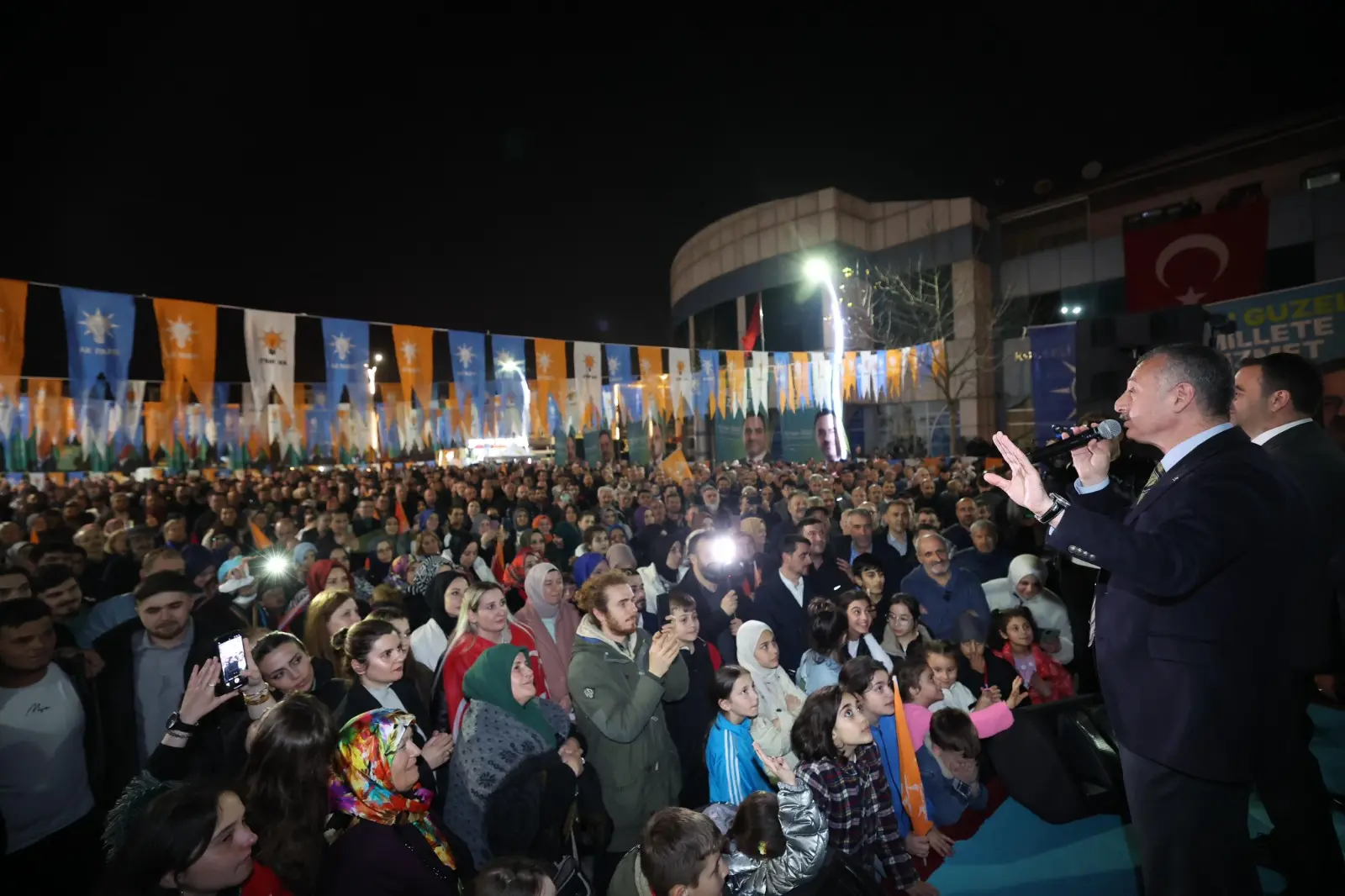 Özlü: İlk günkü aşkla daha çok çalışacağız - Resim : 7