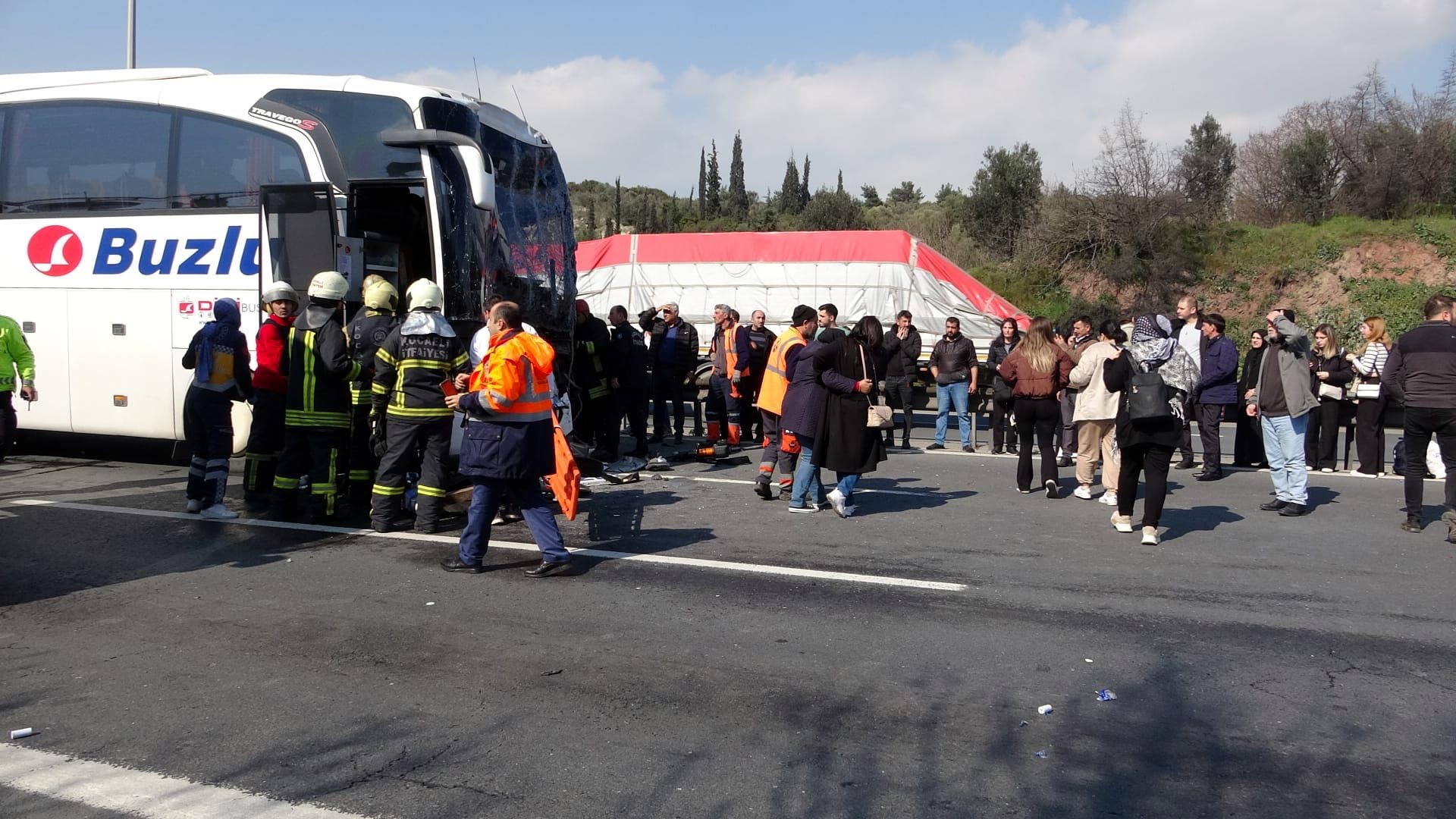 Feci kaza! Yolcu otobüsü ile TIR çarpıştı - Resim : 3