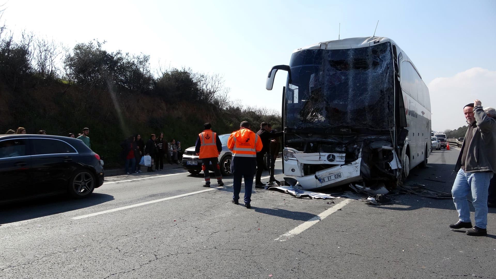 Feci kaza! Yolcu otobüsü ile TIR çarpıştı - Resim : 4