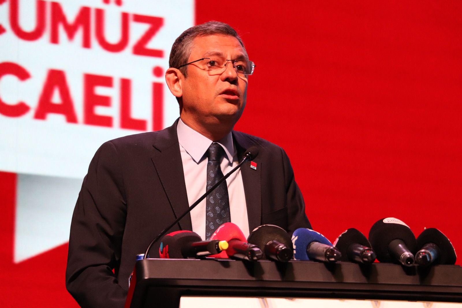 Özgür Özel Büyükakın’ı hedef aldı! "Baş tacı değil husumet duyuyor" - Resim : 3