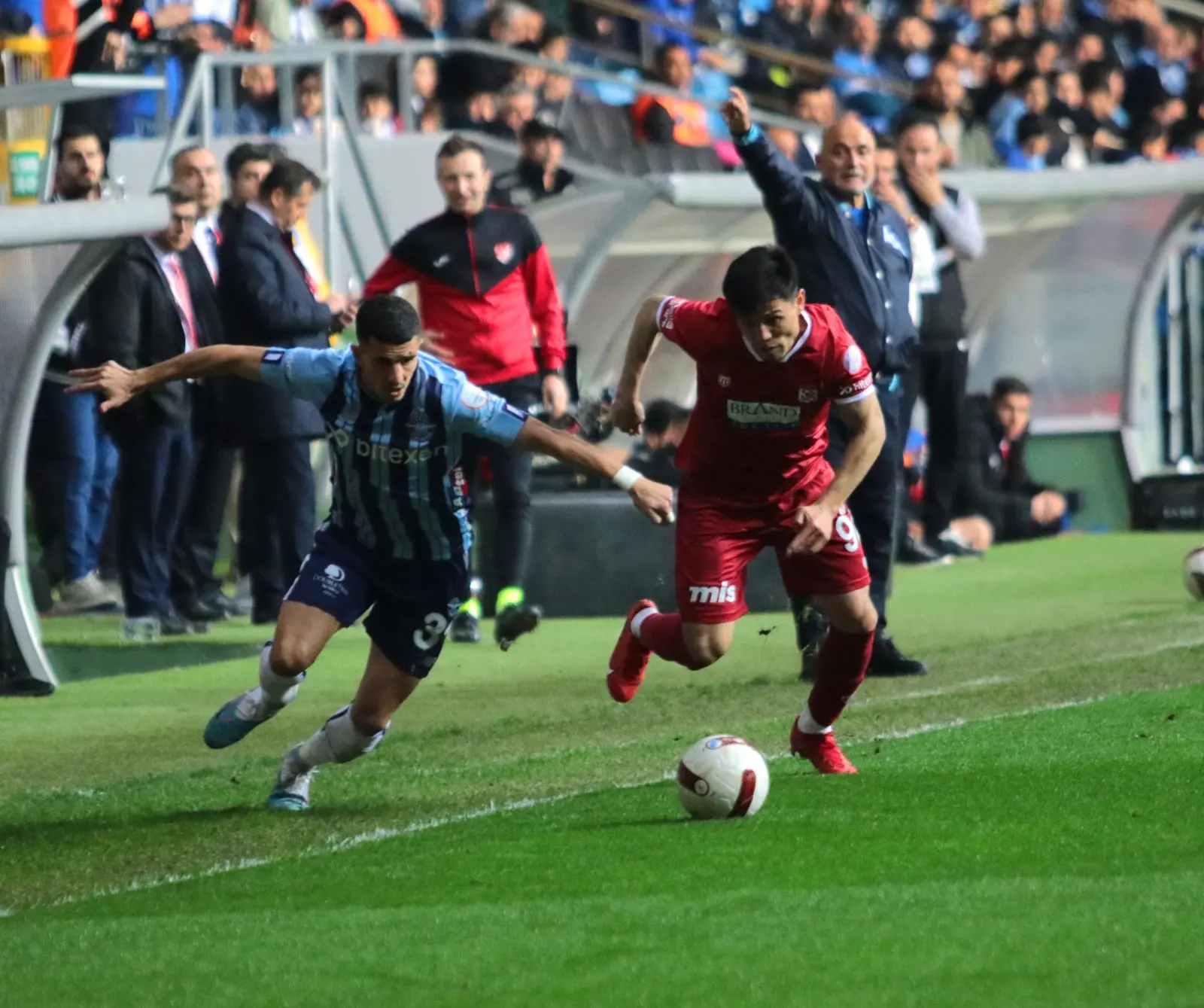 Hikmet Karaman’ın Demir’i, Sivas’ı farklı yendi! “4-1” - Resim : 2