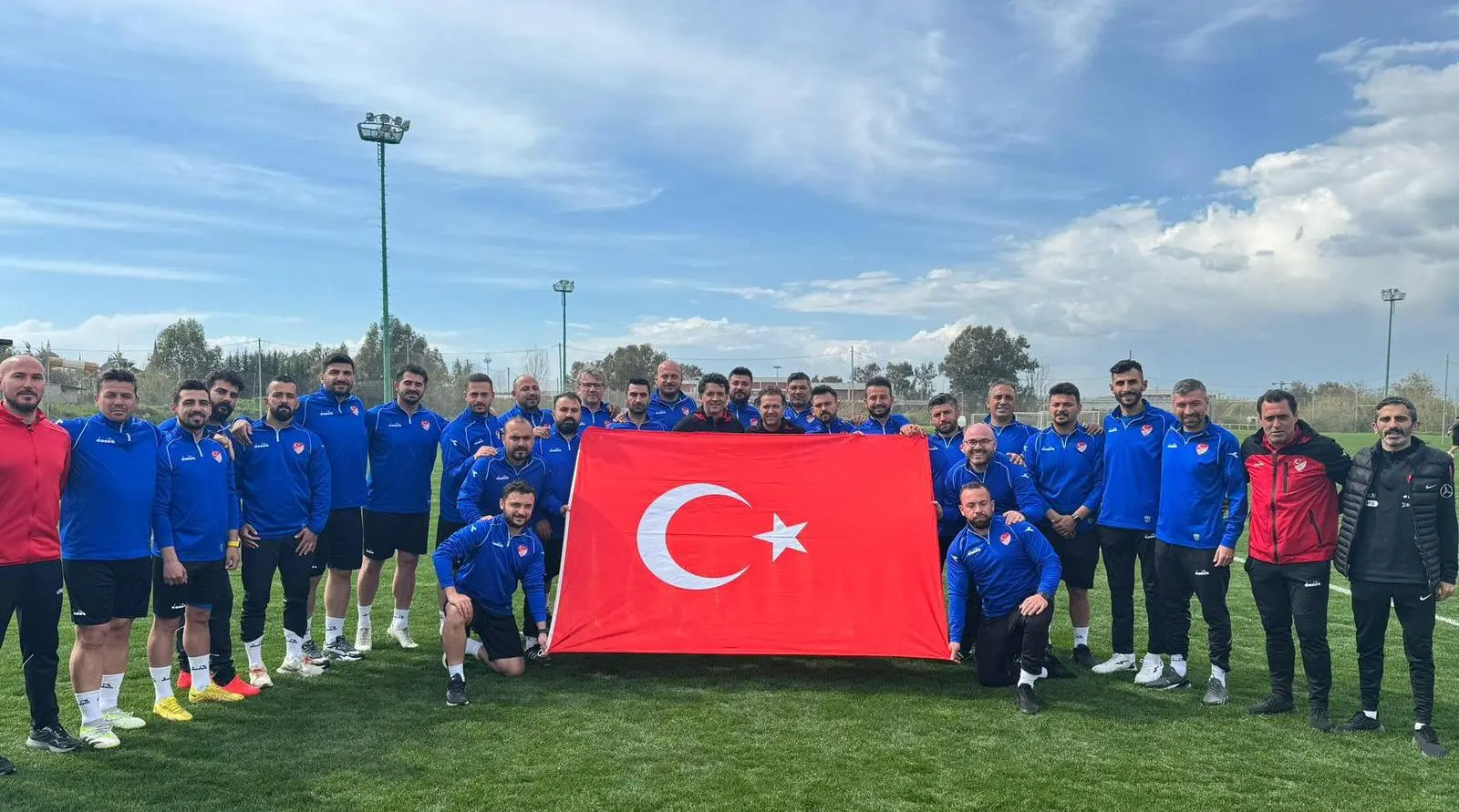 İki İzmitli antrenör UEFA B kursunun ilk aşamasını tamamladı - Resim : 2