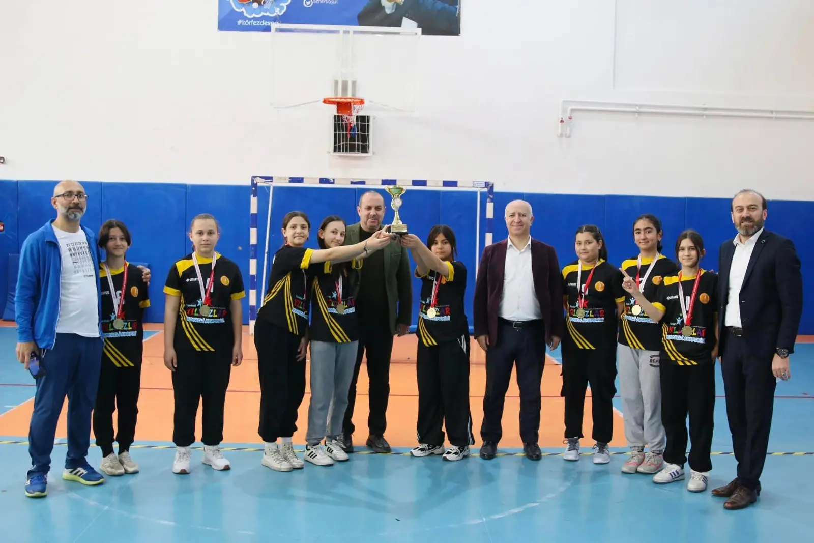 Körfez’de voleybolda Uluğbey zirvede yer aldı - Resim : 2