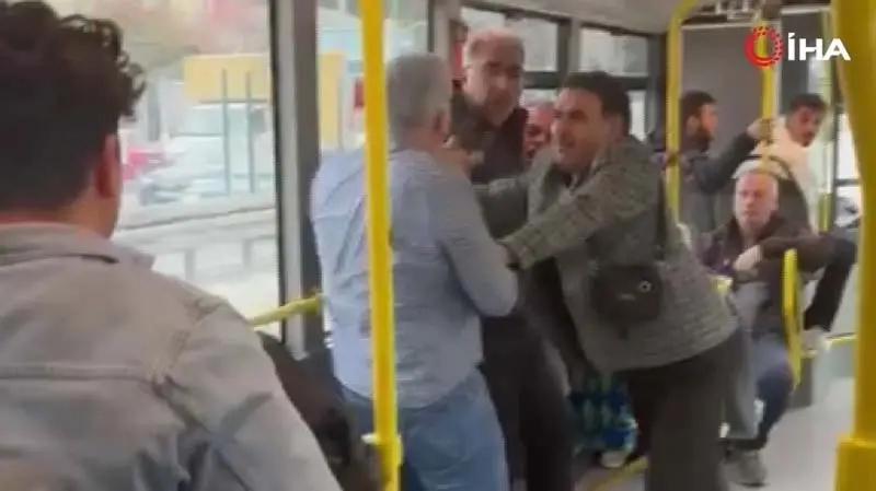 Metrobüste sıra kavgası!