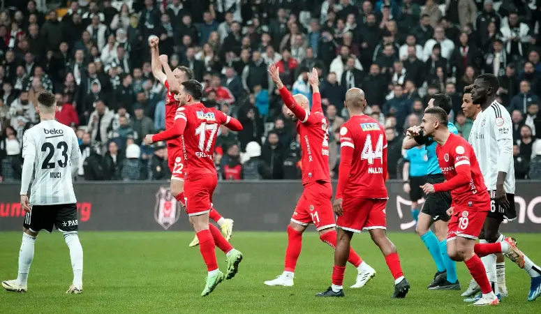 Kardeş Antalya yine Beşiktaş’ın kabusu oldu! “1-2”