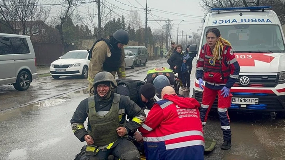 Ukranya'ya füze saldırısı! Onlarca kişi öldü çokça yaralı var - Resim : 1